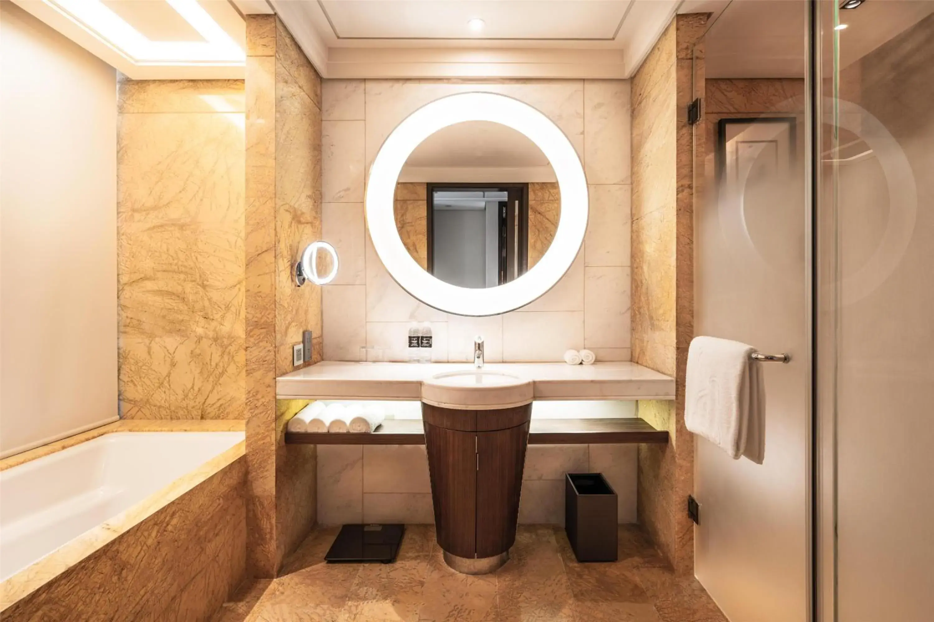 Bedroom in Kempinski Hotel Chongqing - Complimentary 500ml Home-Brewed beer voucher upon check-in Bedroom in Kempinski Hotel Chongqing - Complimentary 500ml Home-Brewed beer voucher upon check-in