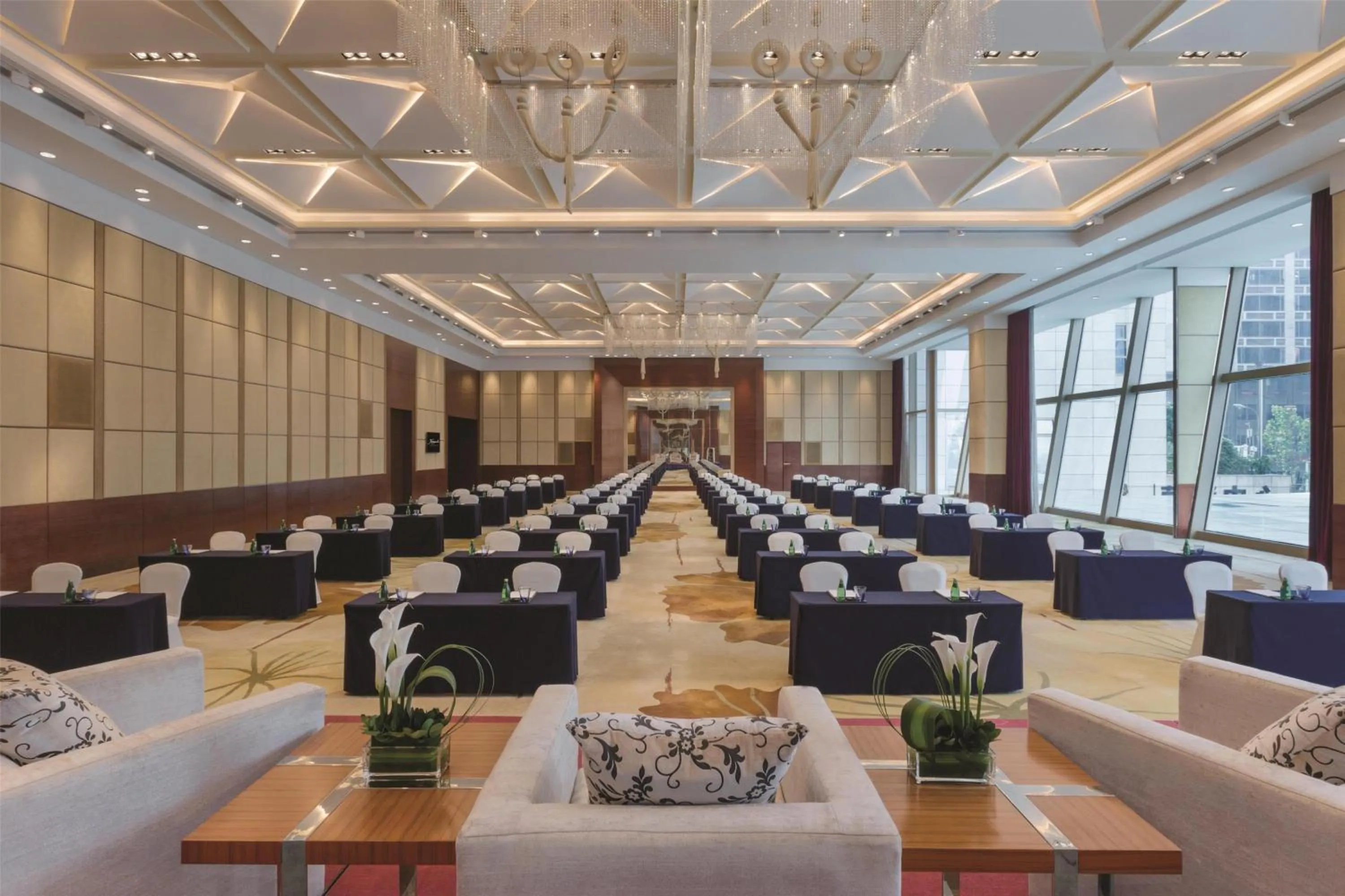 Meeting/conference room in Kempinski Hotel Chongqing - Complimentary 500ml Home-Brewed beer voucher upon check-in