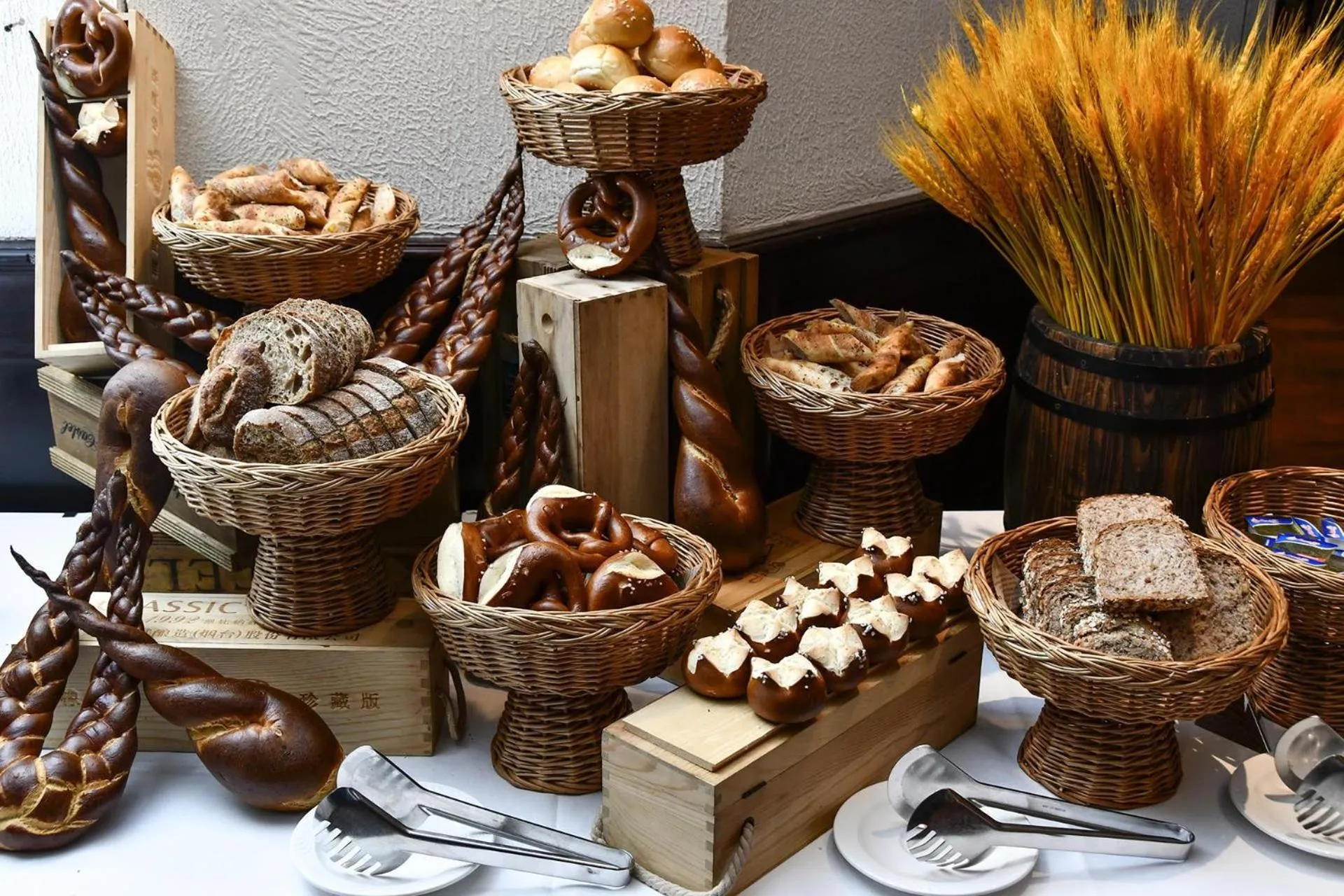 Restaurant/places to eat in Kempinski Hotel Chongqing - Complimentary 500ml Home-Brewed beer voucher upon check-in