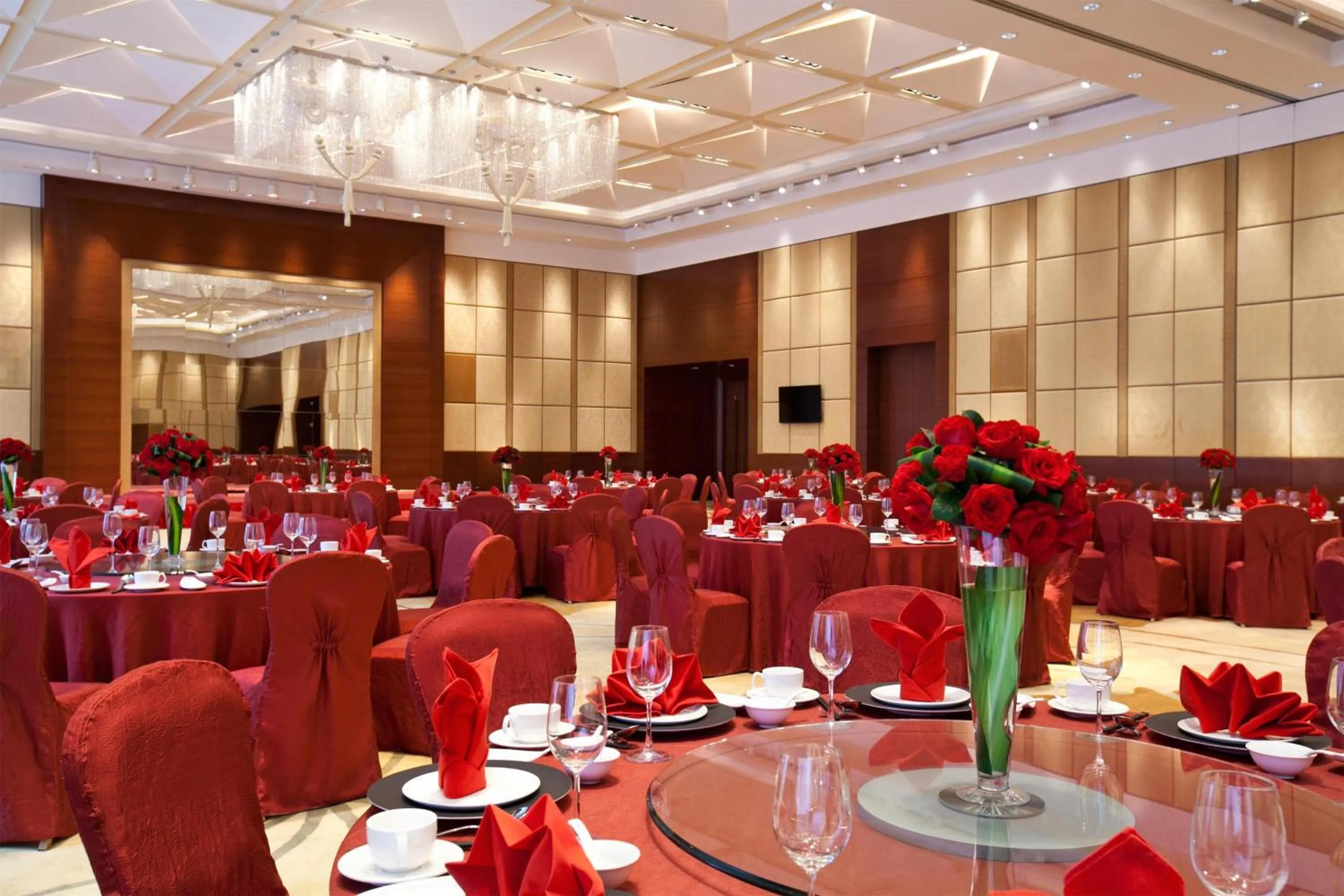 Meeting/conference room in Kempinski Hotel Chongqing - Complimentary 500ml Home-Brewed beer voucher upon check-in