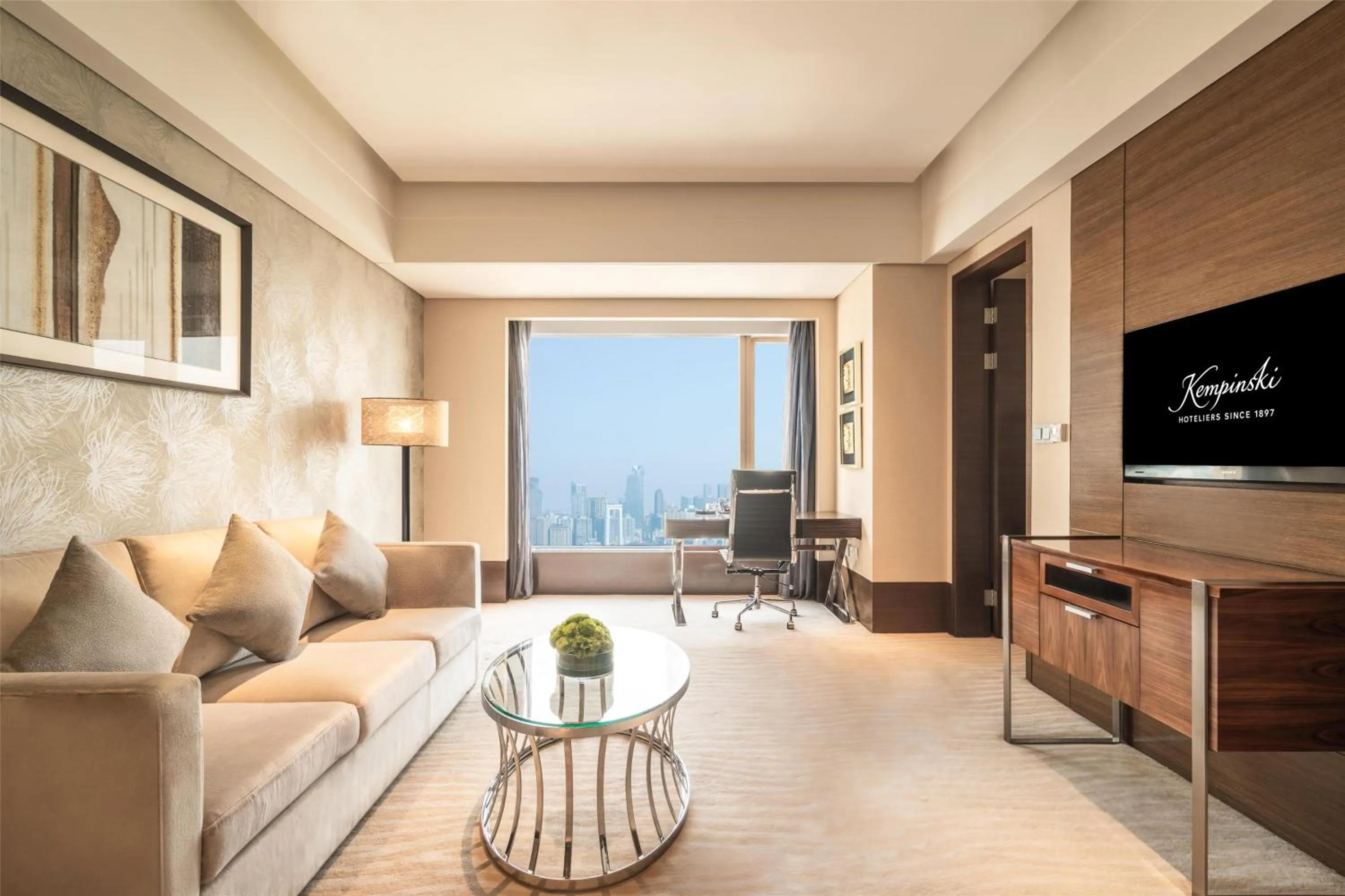 Bedroom in Kempinski Hotel Chongqing - Complimentary 500ml Home-Brewed beer voucher upon check-in