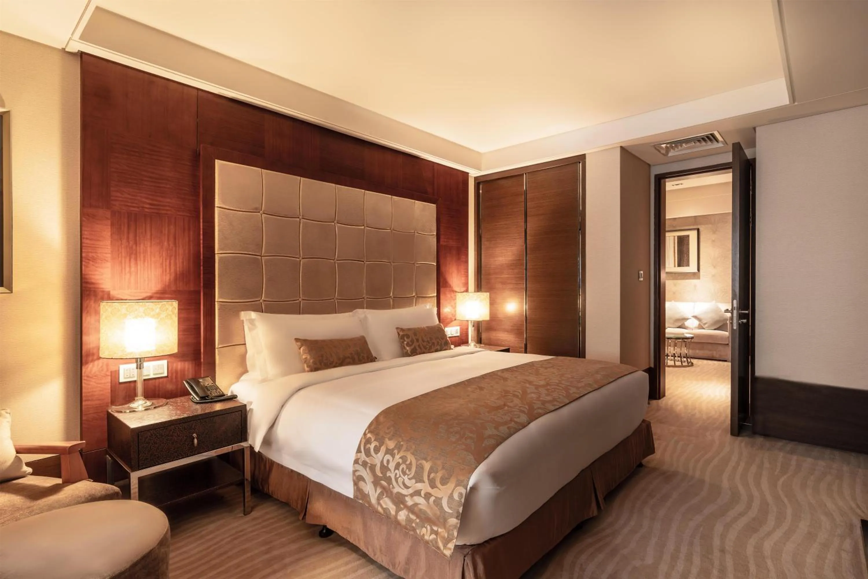 Bedroom, Bed in Kempinski Hotel Chongqing - Complimentary 500ml Home-Brewed beer voucher upon check-in