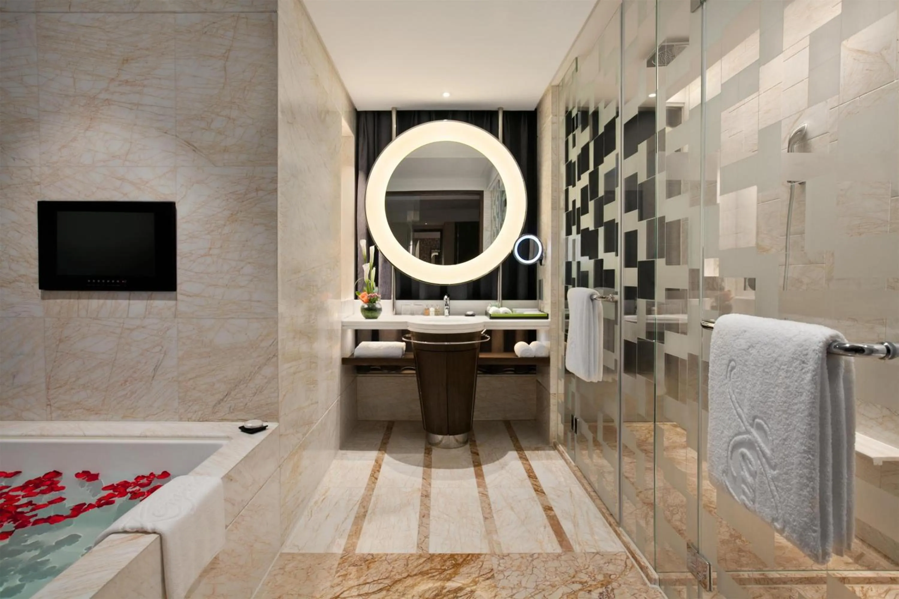 Bedroom in Kempinski Hotel Chongqing - Complimentary 500ml Home-Brewed beer voucher upon check-in