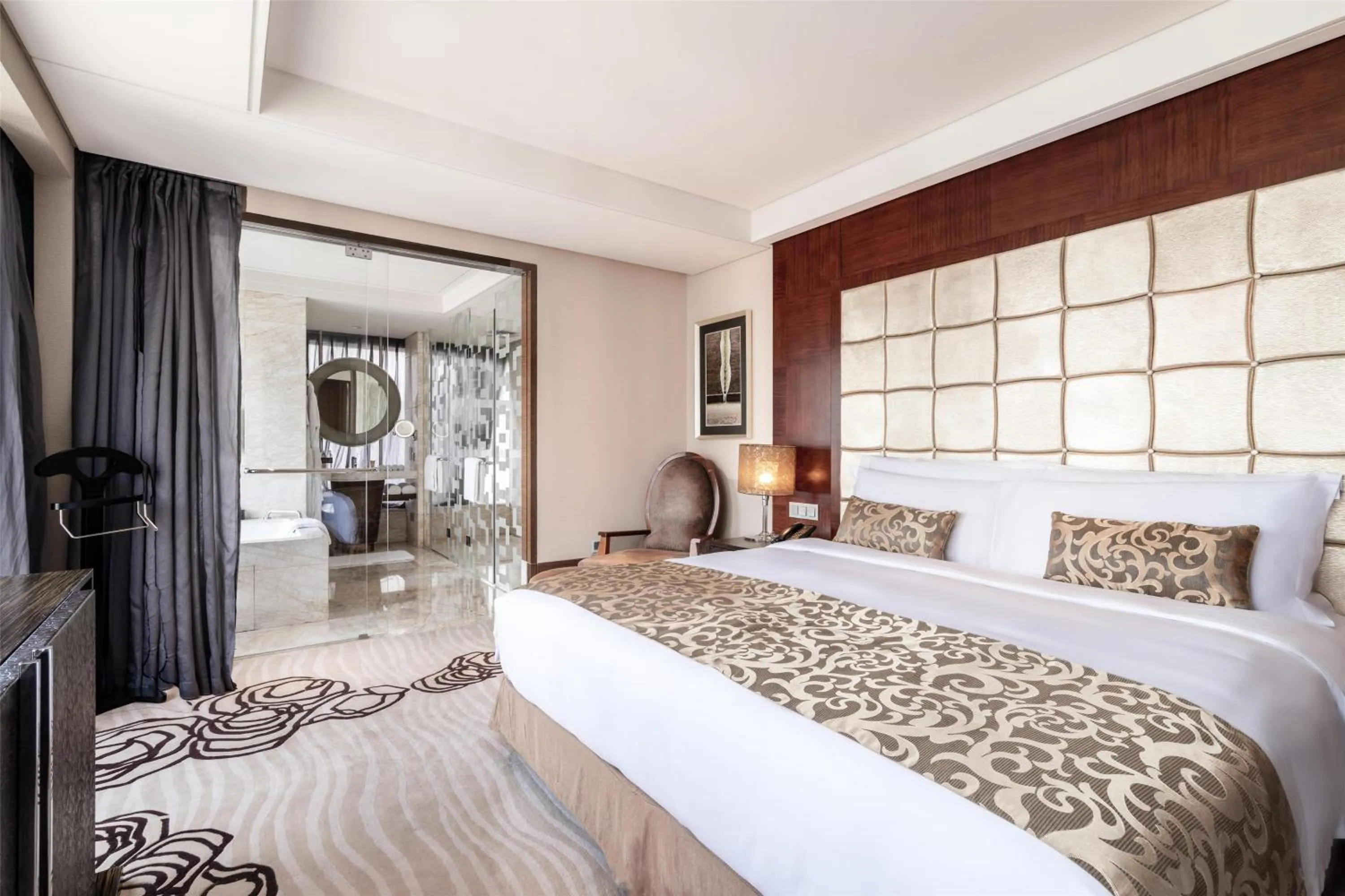 Bedroom, Bed in Kempinski Hotel Chongqing - Complimentary 500ml Home-Brewed beer voucher upon check-in