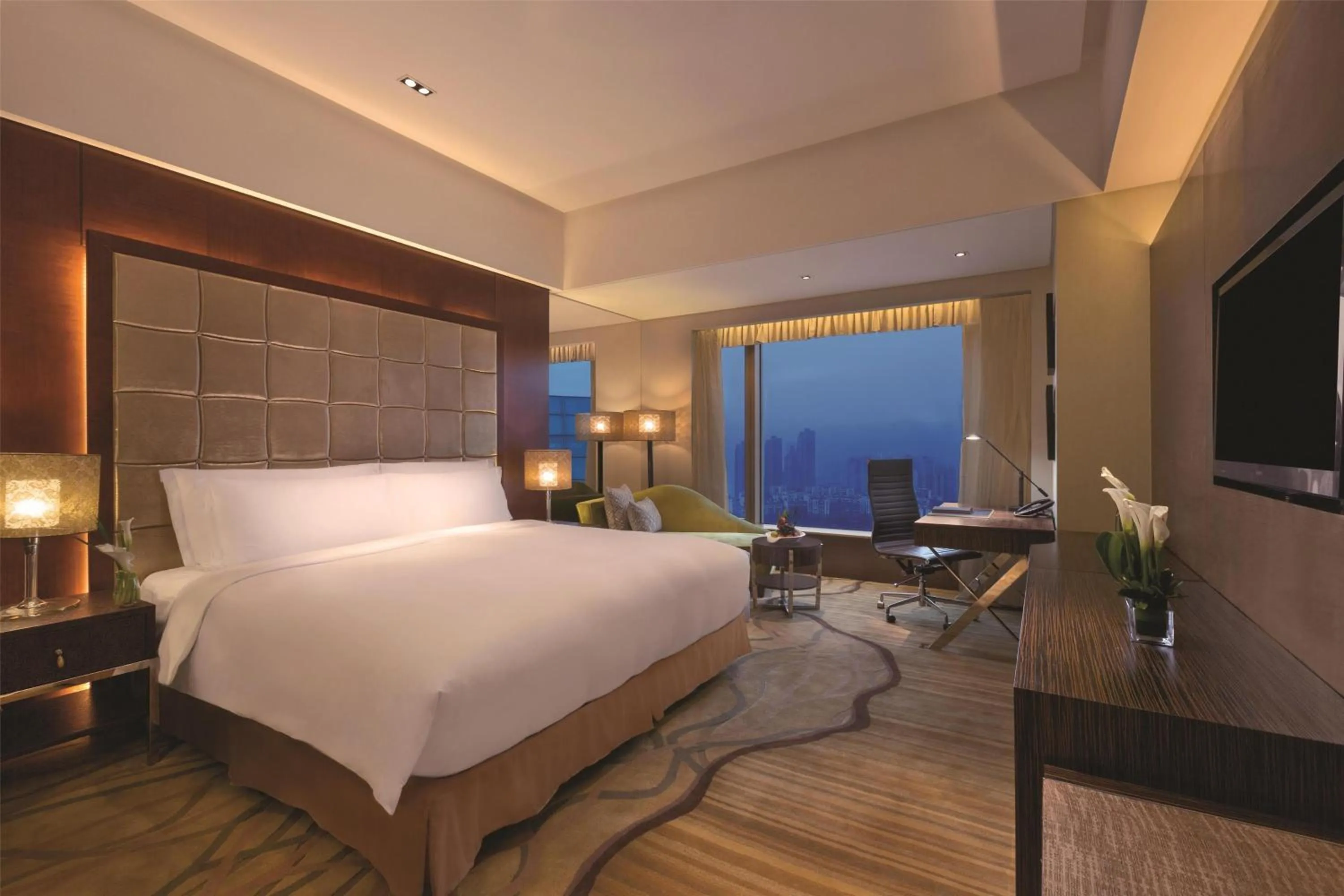 Bedroom, Bed in Kempinski Hotel Chongqing - Complimentary 500ml Home-Brewed beer voucher upon check-in