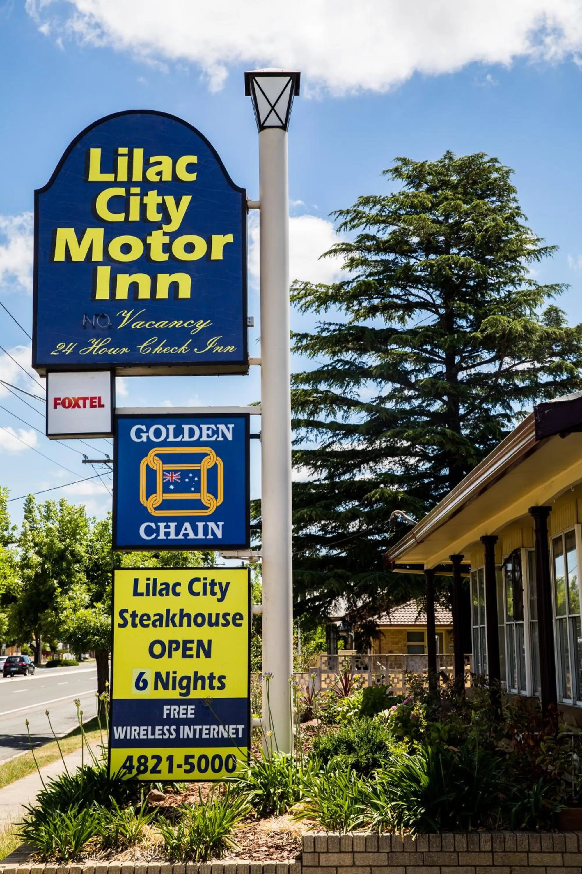 Facade/entrance in Lilac City Motor Inn
