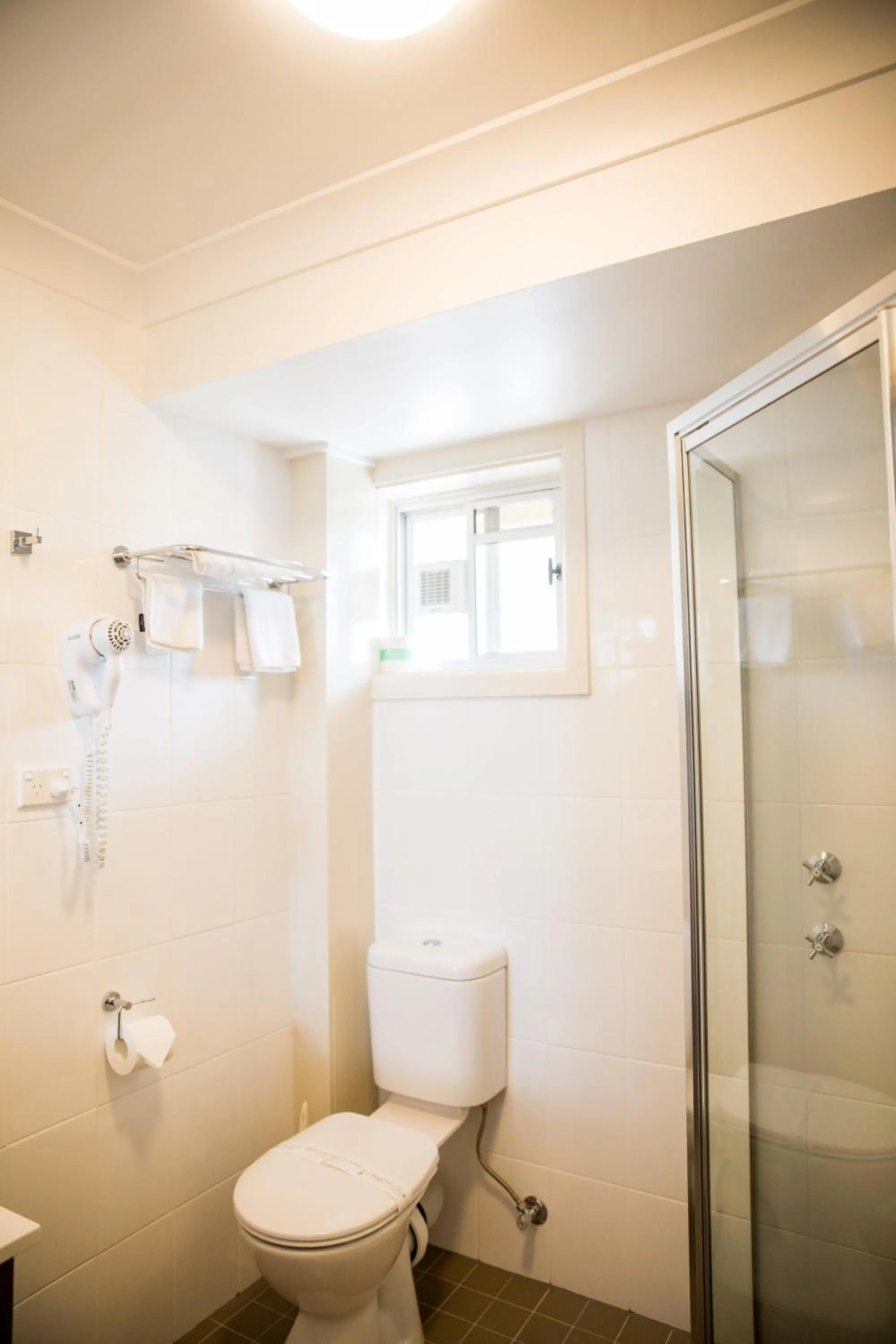 Bathroom in Lilac City Motor Inn