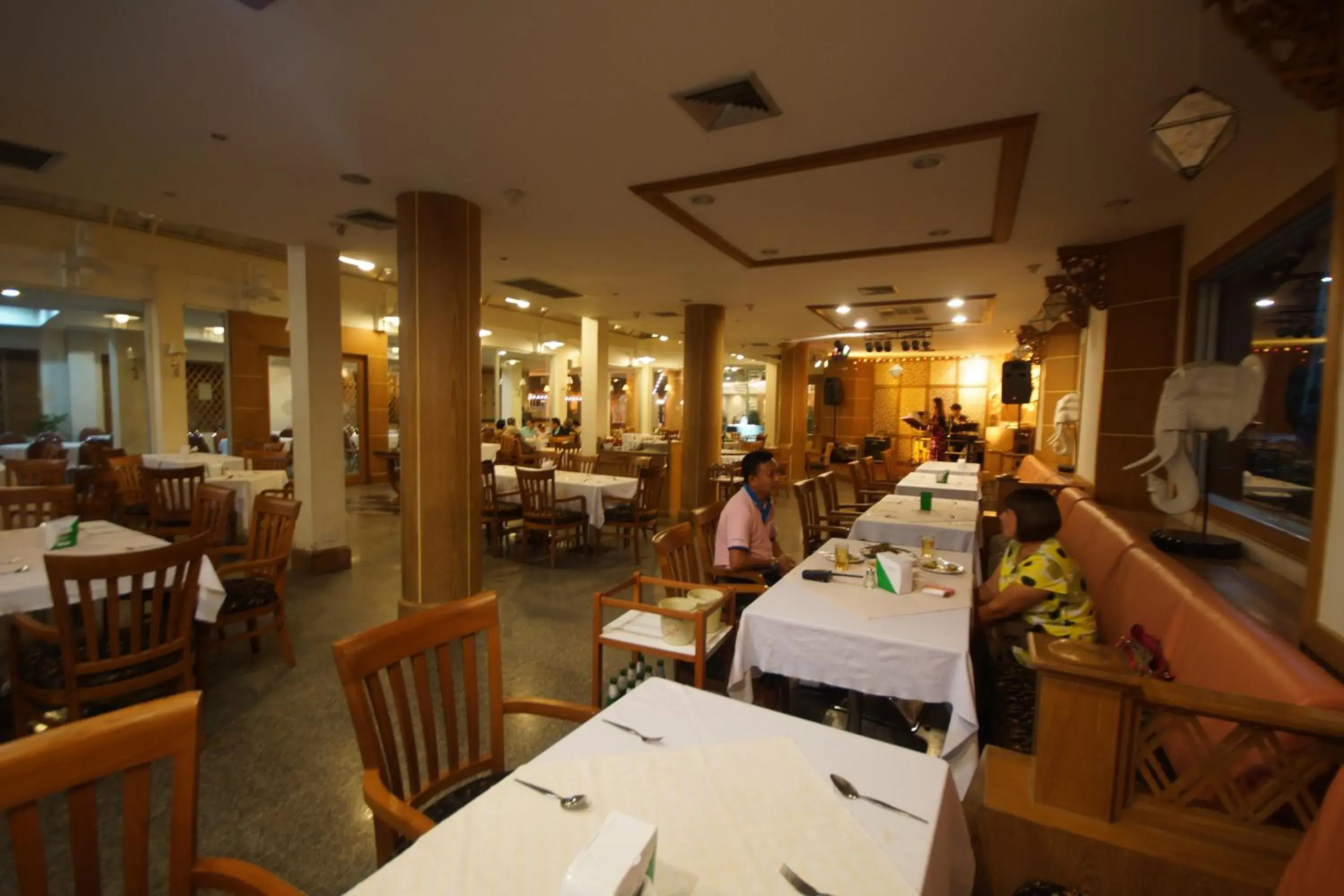 Restaurant/places to eat in Dhevaraj Hotel Restaurant/places to eat in Dhevaraj Hotel