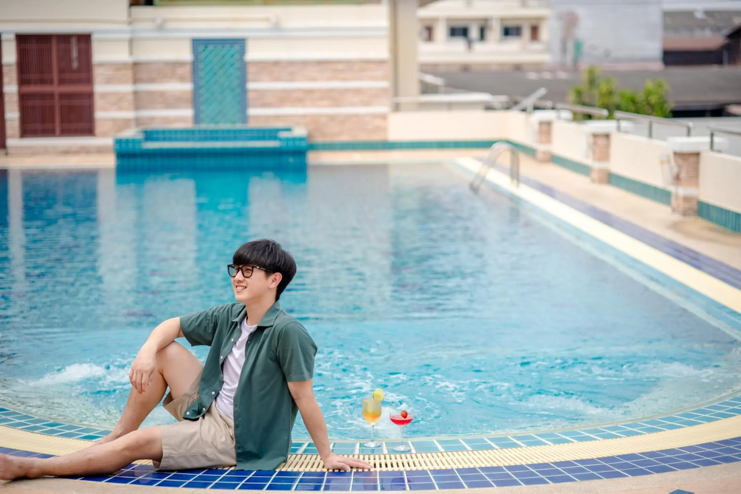 Swimming pool in Dhevaraj Hotel Swimming pool in Dhevaraj Hotel