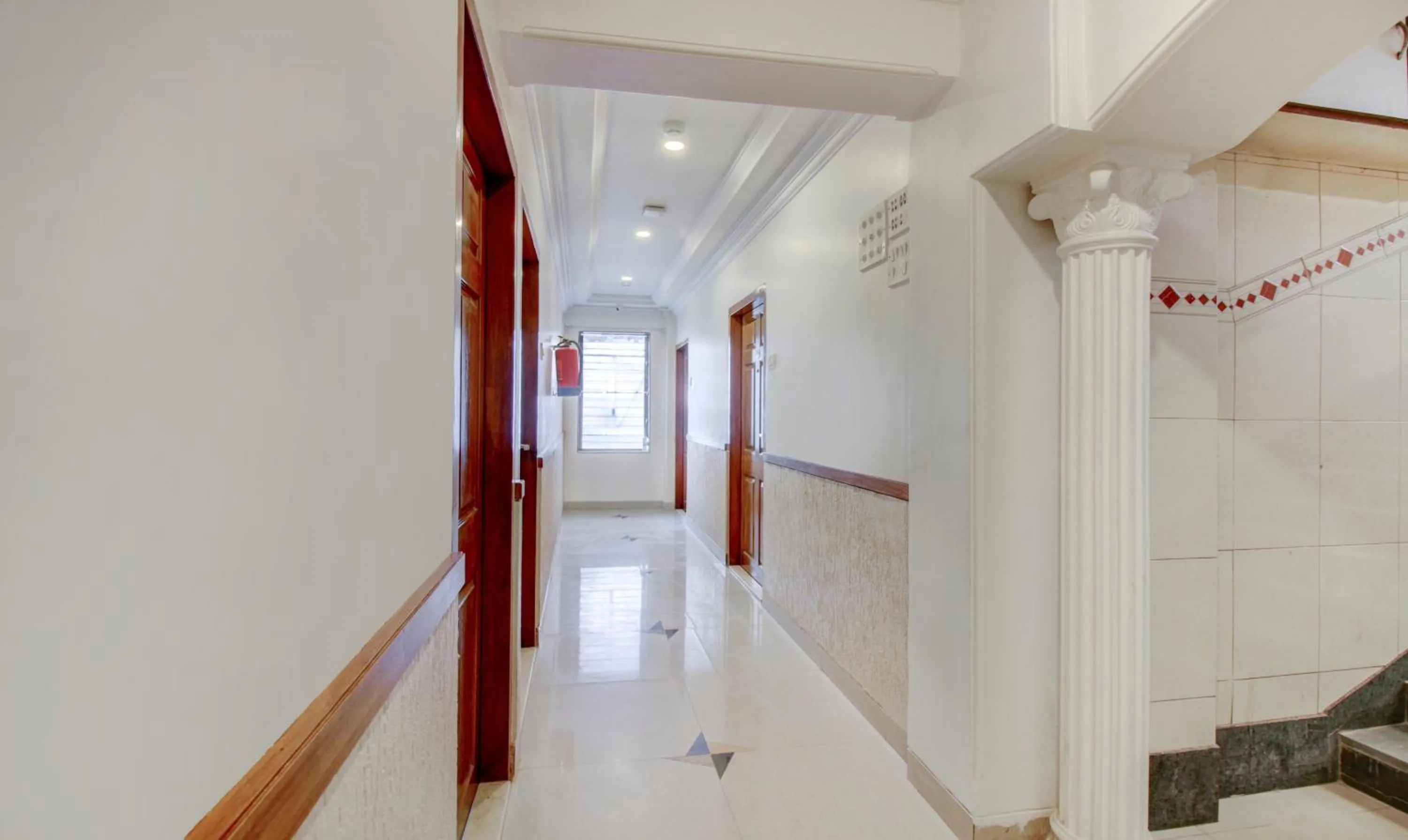 Lobby or reception in Treebo Cruz Royale Santacruz West