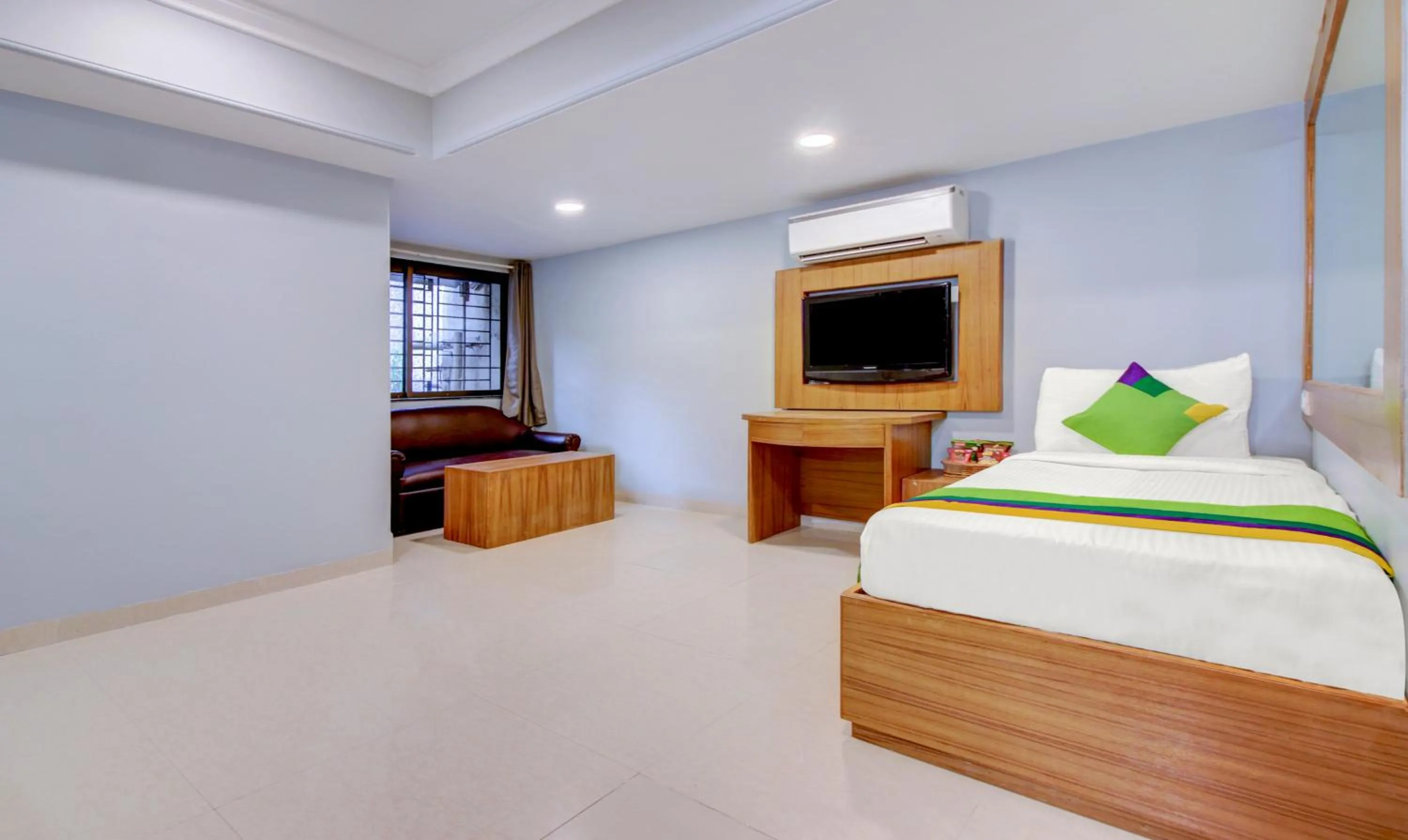 TV and multimedia, Bed in Treebo Cruz Royale Santacruz West