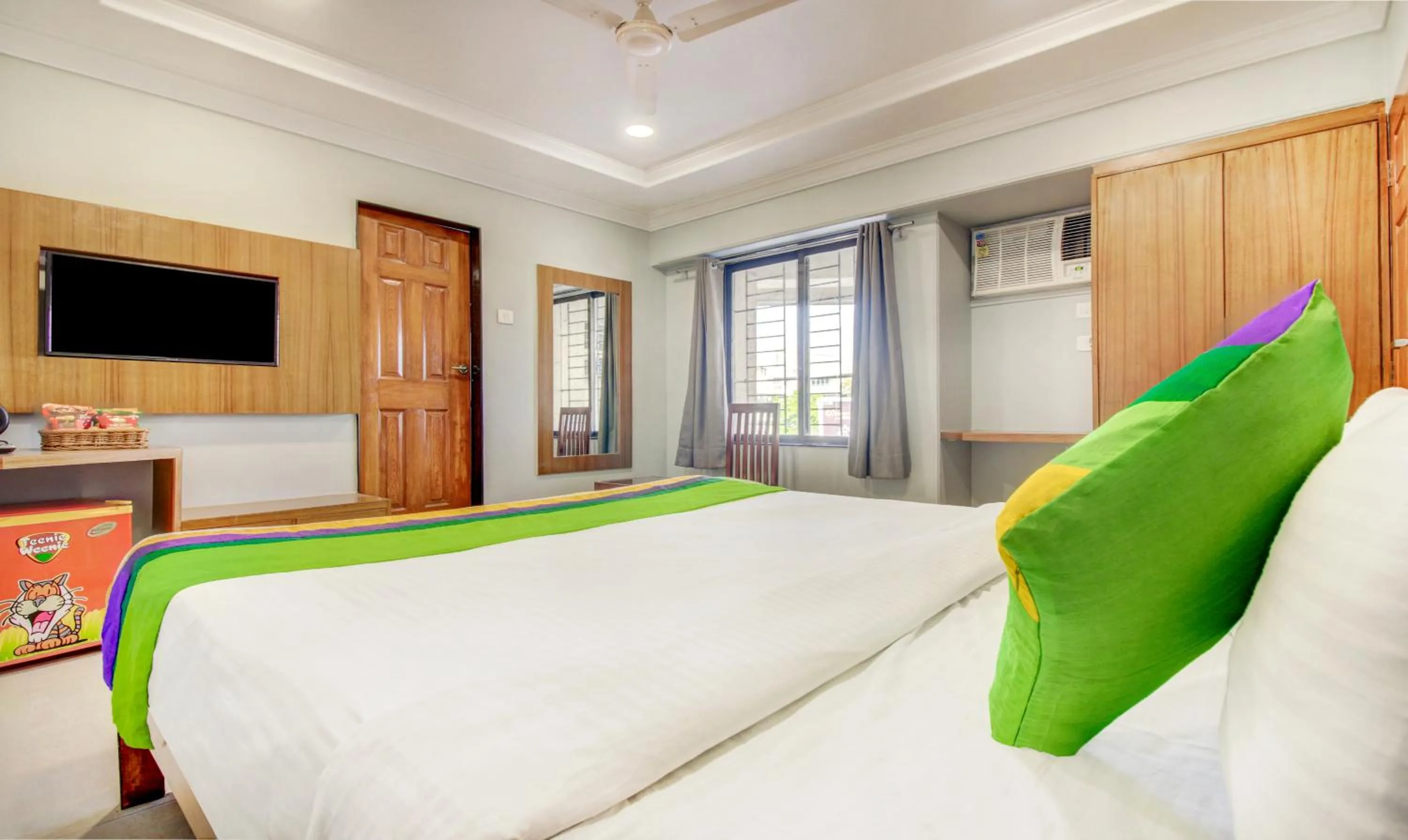 TV and multimedia, Bed in Treebo Cruz Royale Santacruz West