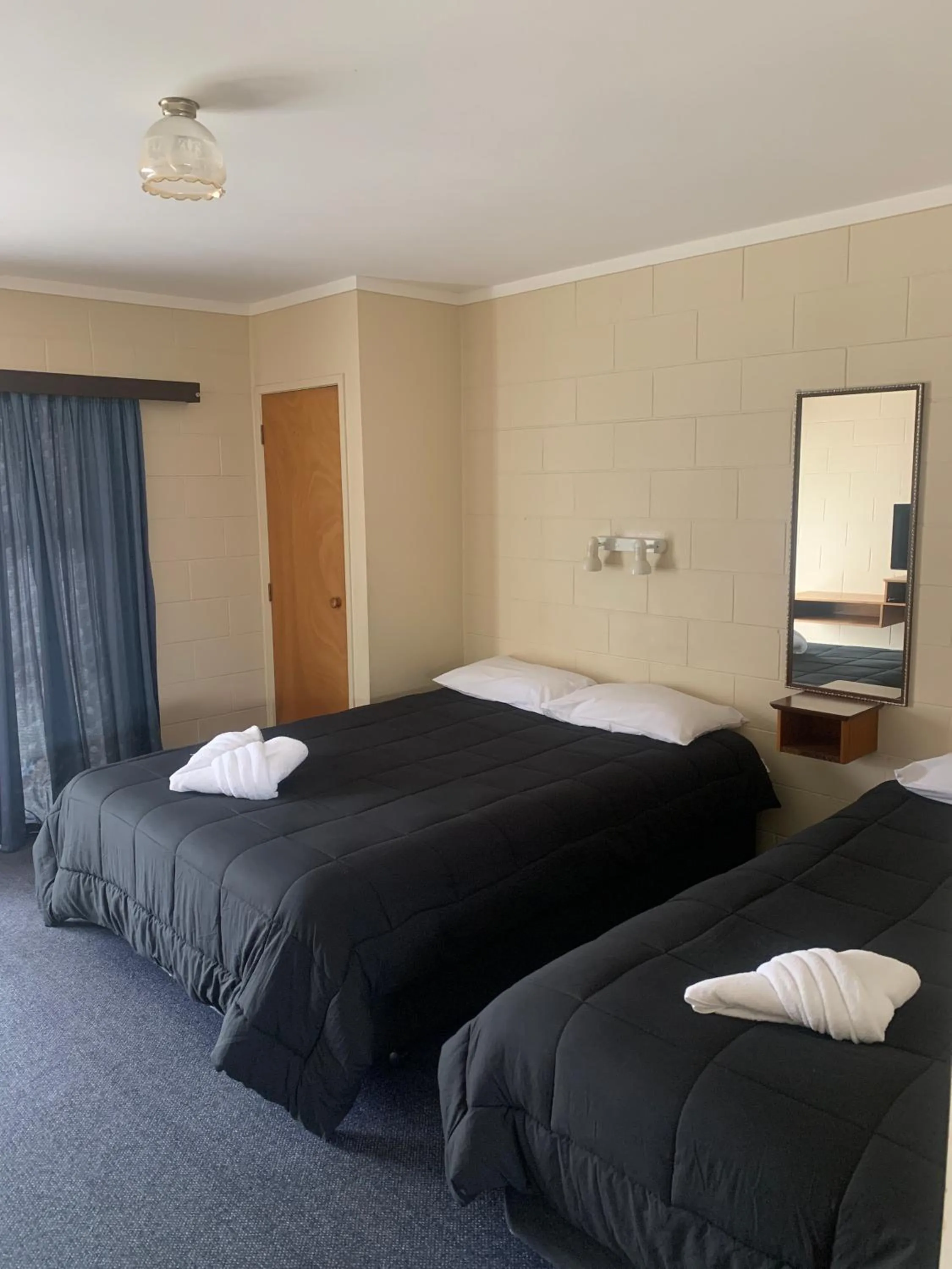 Bed in Wayfarer Motel