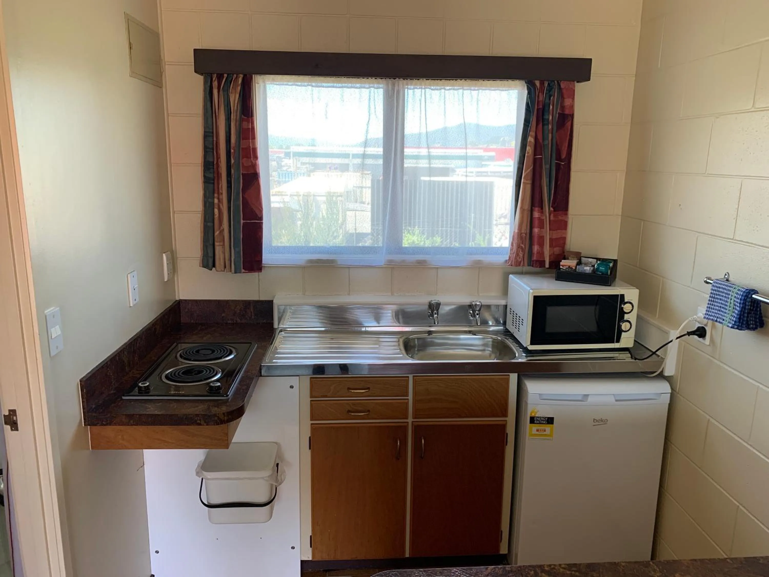 Kitchen or kitchenette in Wayfarer Motel