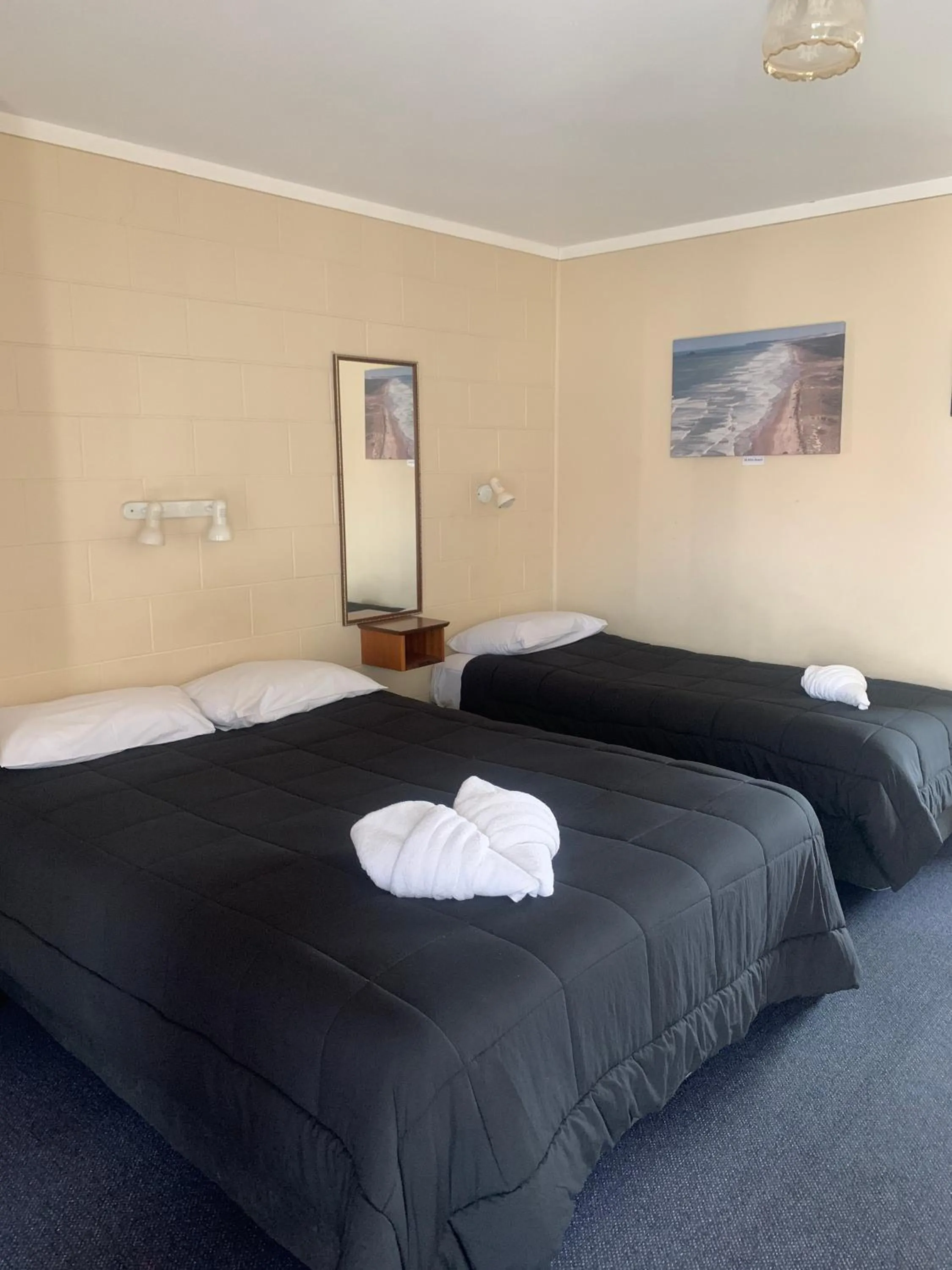 Bed in Wayfarer Motel