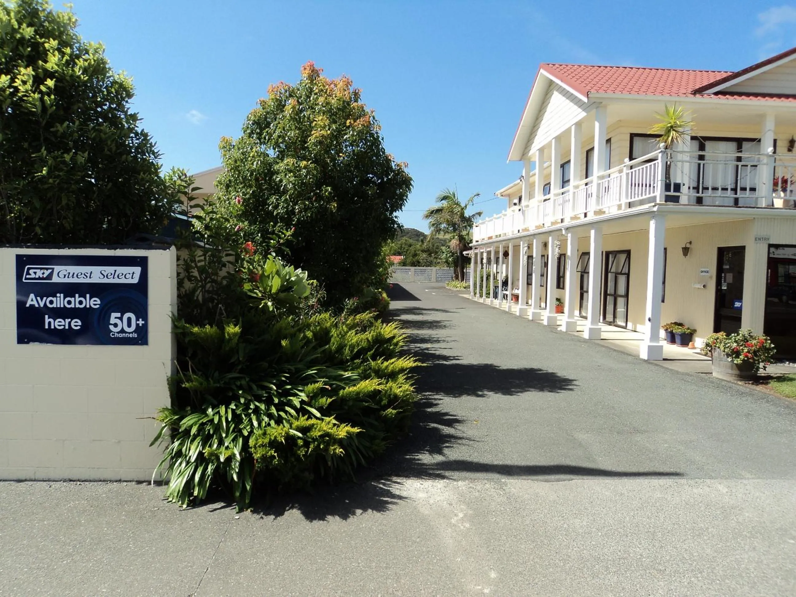Property building in Wayfarer Motel