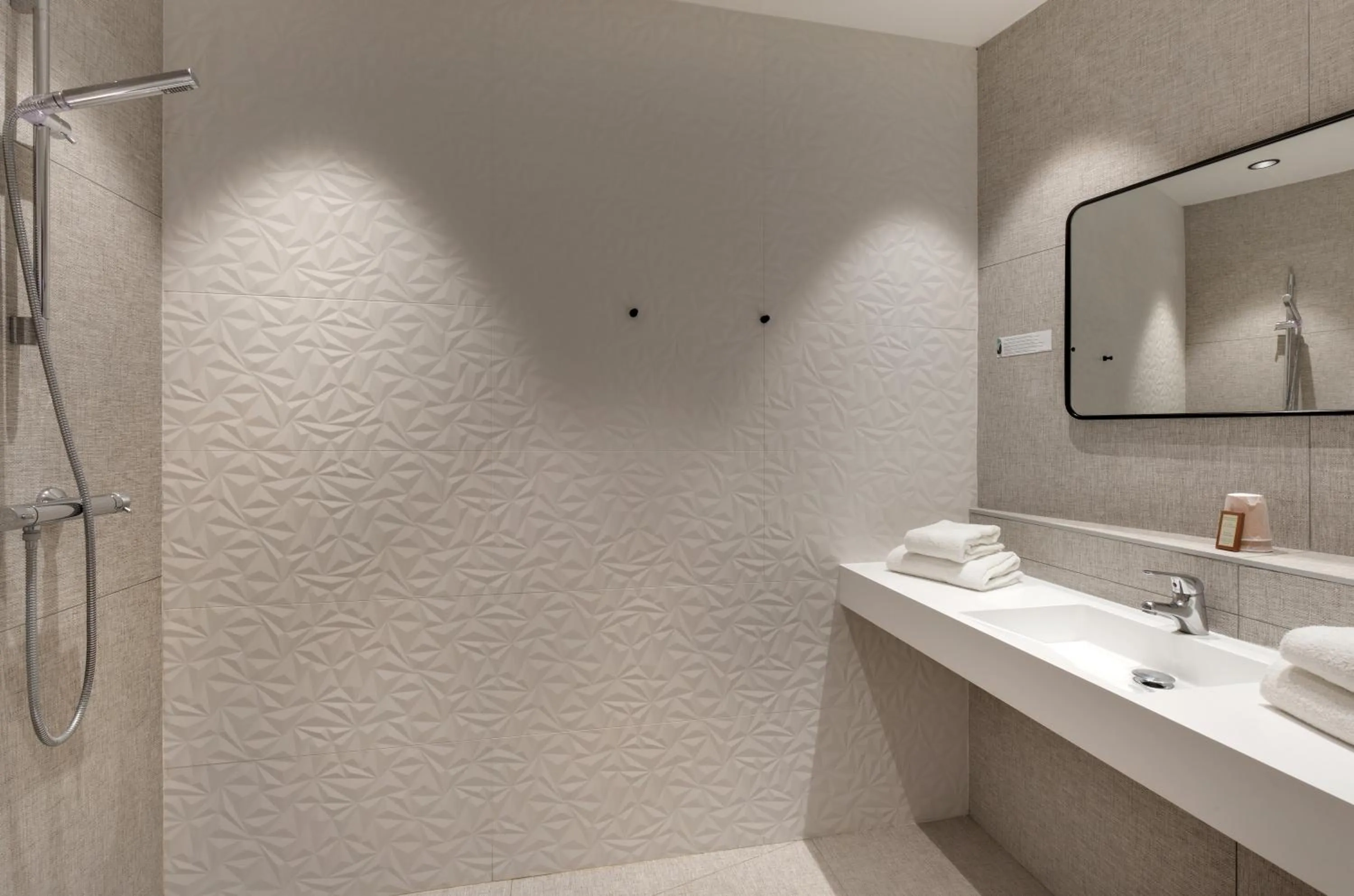 Shower in Hôtel De L'octroi