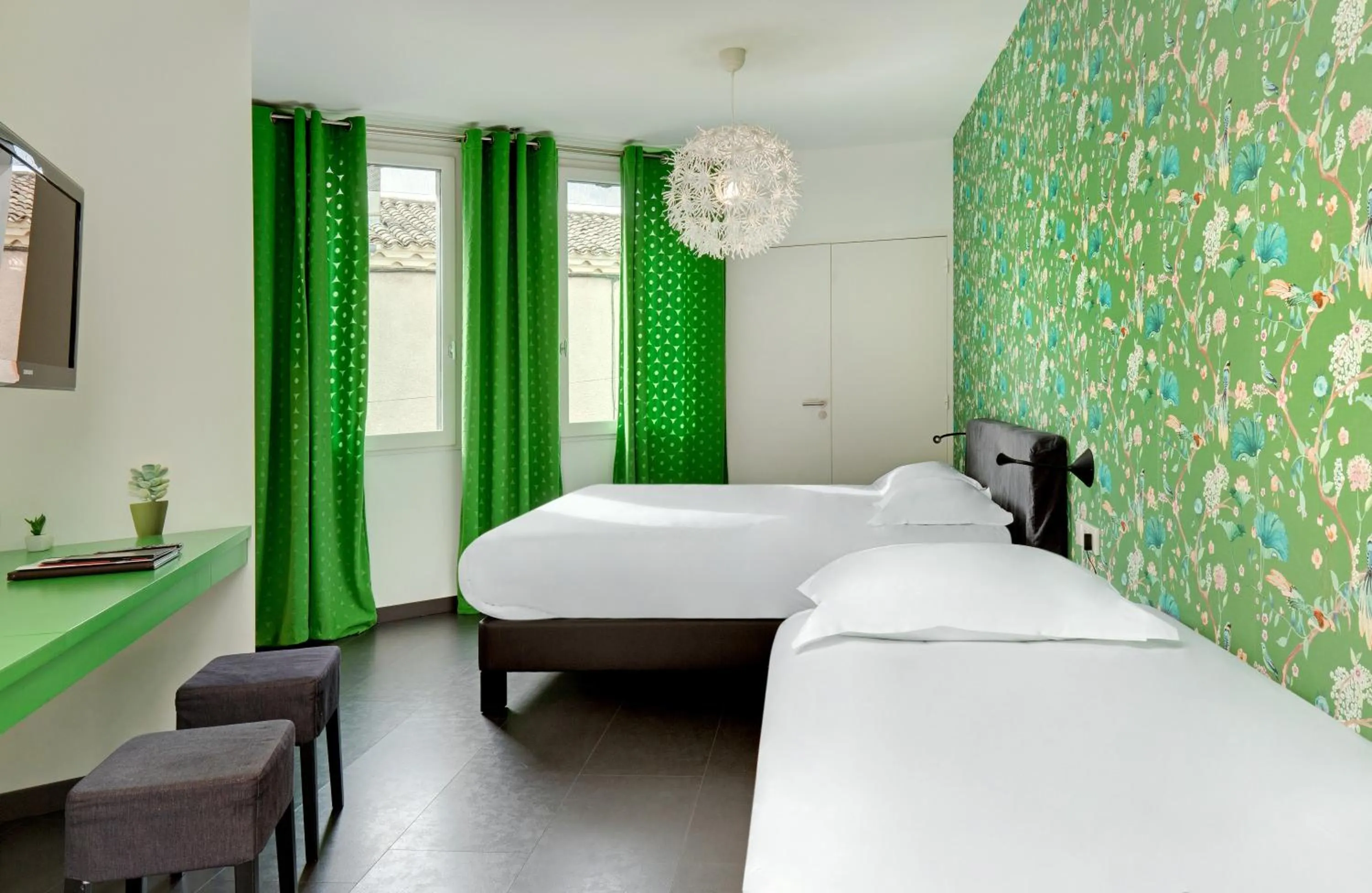 Property building, Bed in Hôtel De L'octroi