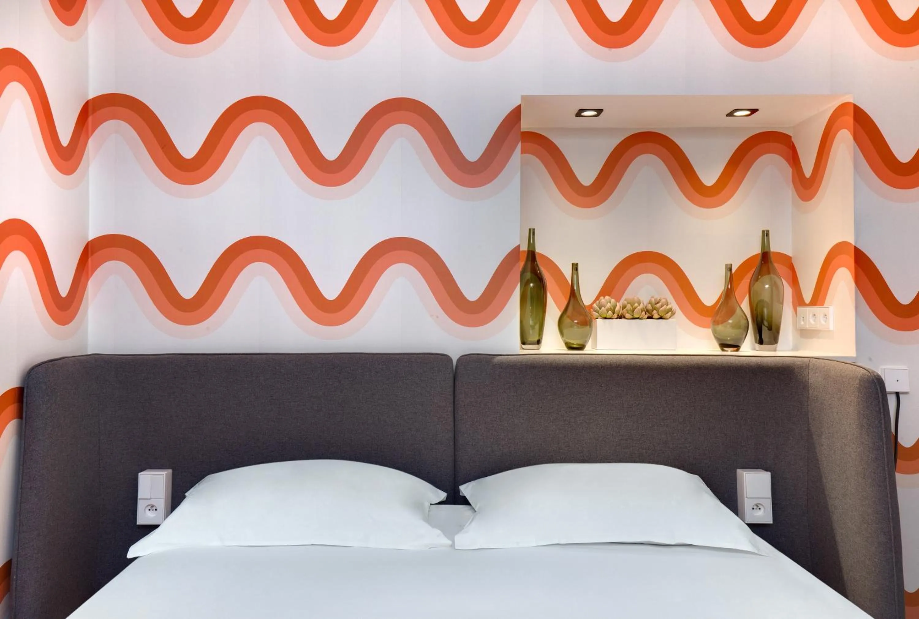 Photo of the whole room, Bed in Hôtel De L'octroi