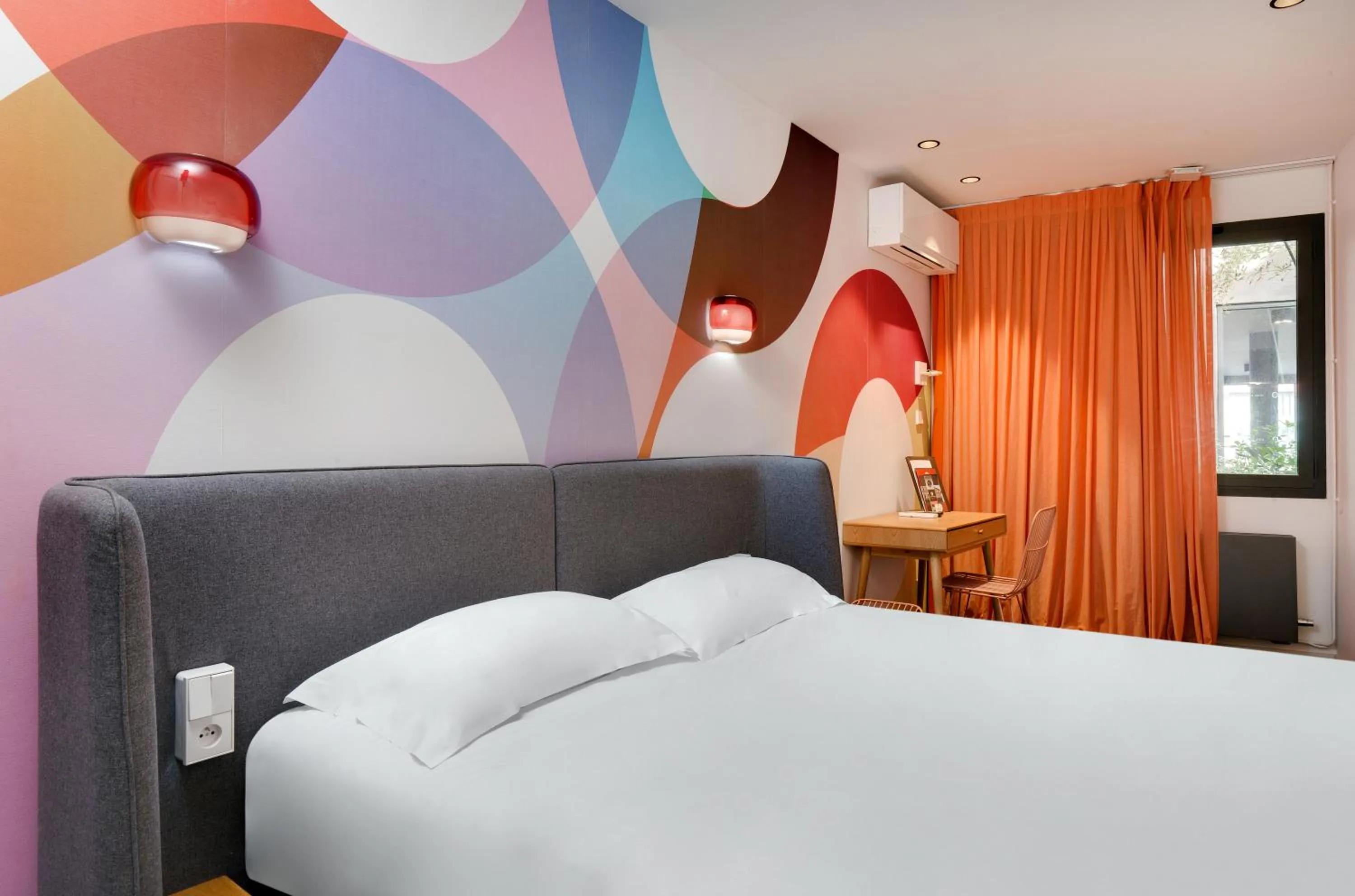 Photo of the whole room, Bed in Hôtel De L'octroi