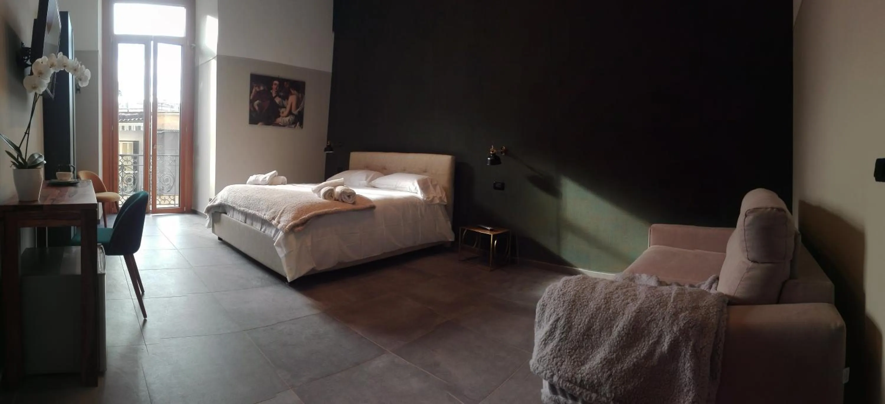 Photo of the whole room, Bed in Donna Lena Relais Napoli