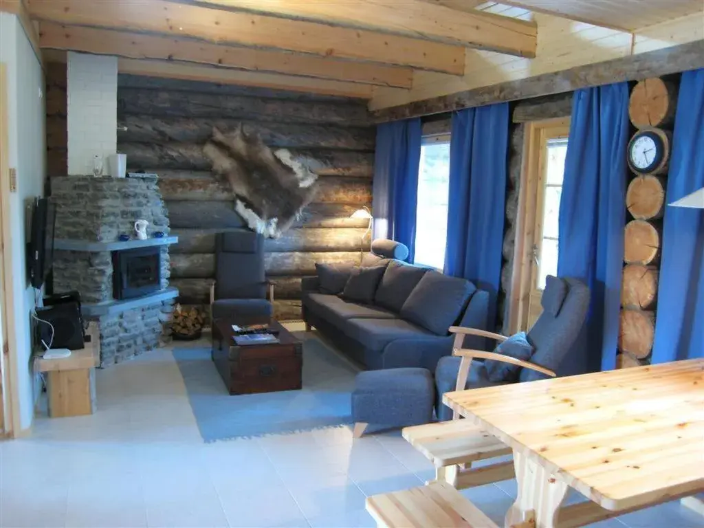 Two-Bedroom Cottage with Sauna - single occupancy in Lost Inn Cabins Two-Bedroom Cottage with Sauna - single occupancy in Lost Inn Cabins