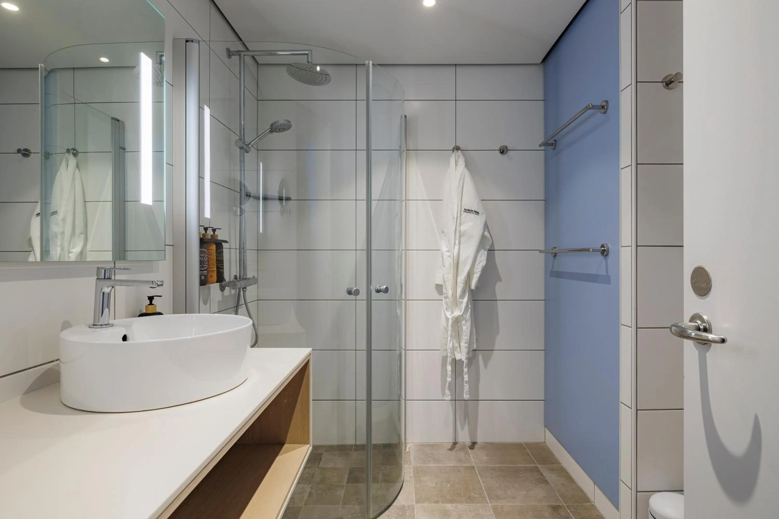 Shower in Griffen Spa Hotel