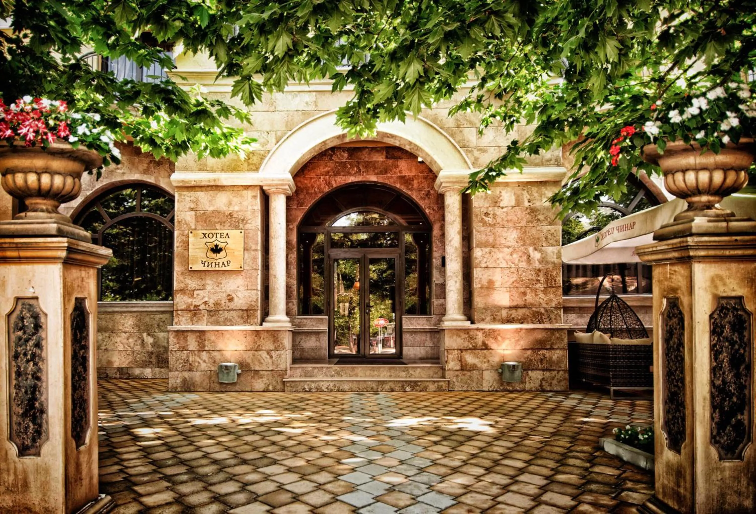 Facade/entrance in Hotel Chinar