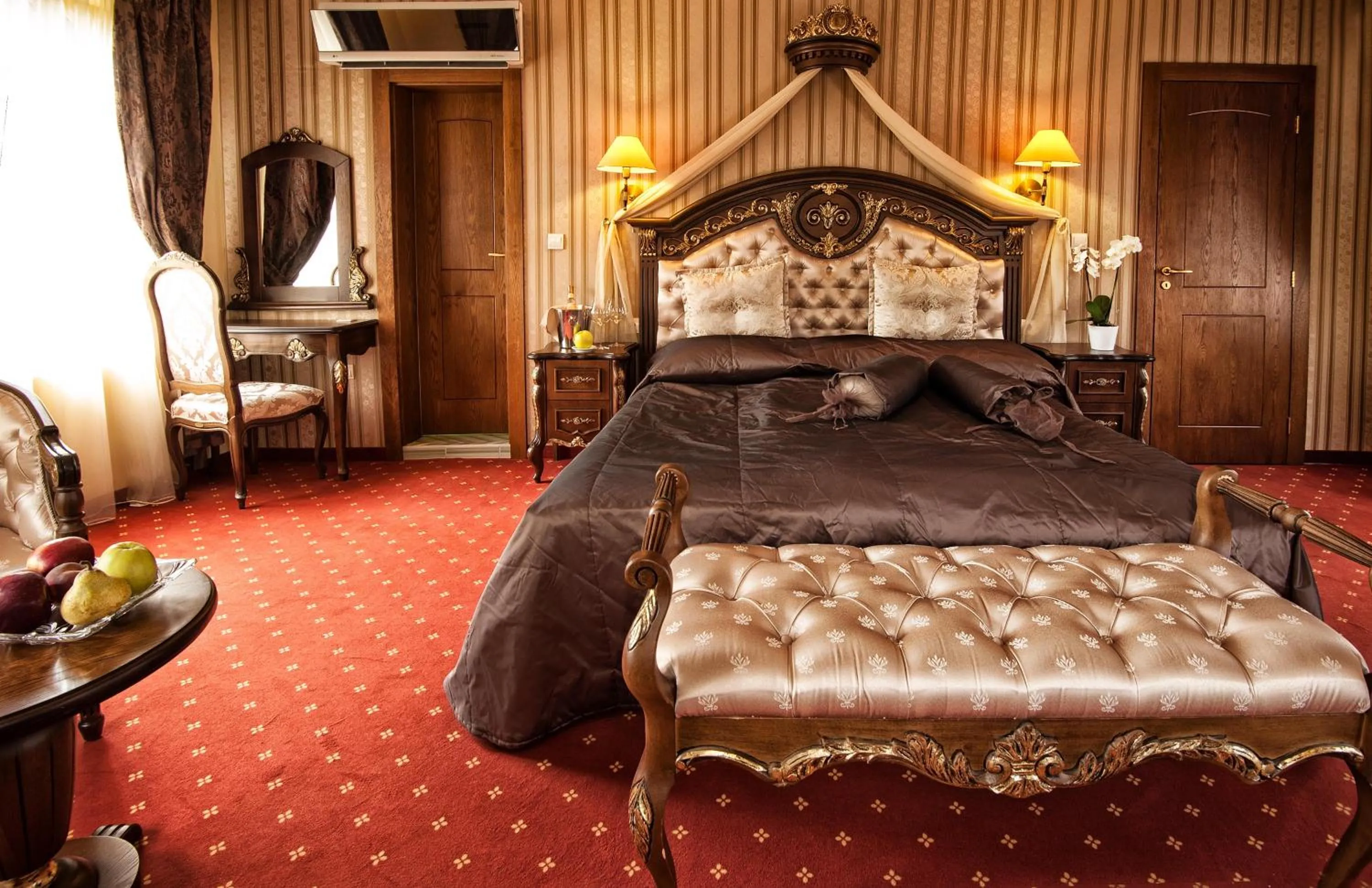 Bed in Hotel Chinar