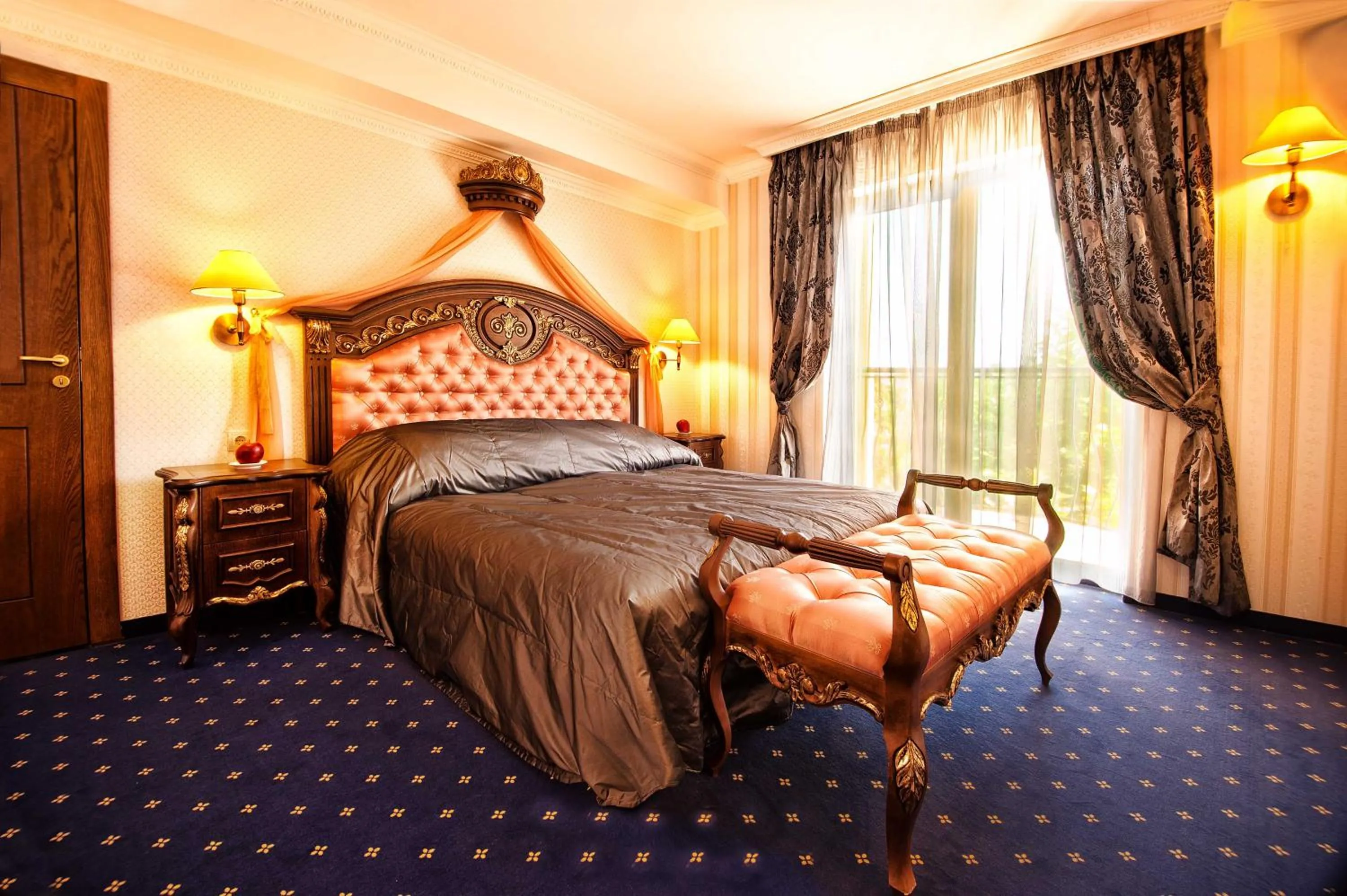 Bed in Hotel Chinar