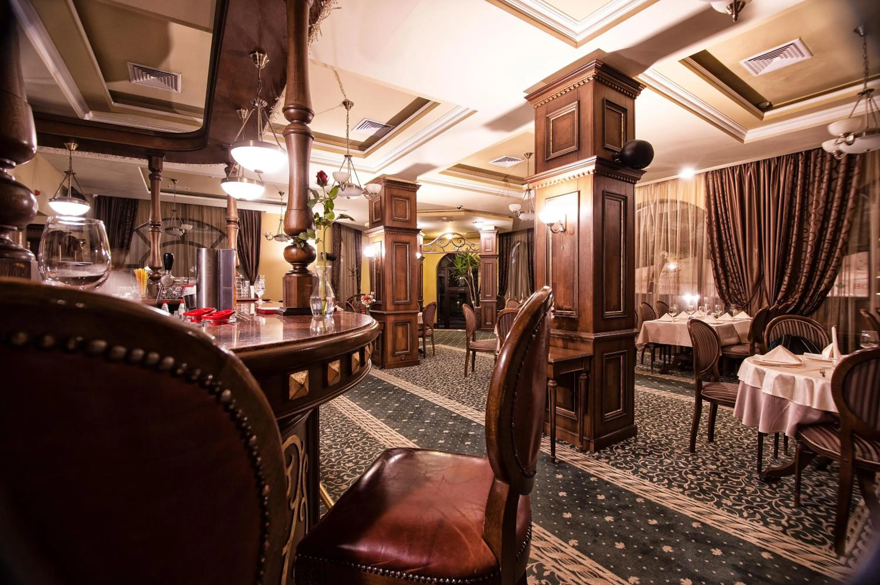 Restaurant/places to eat in Hotel Chinar