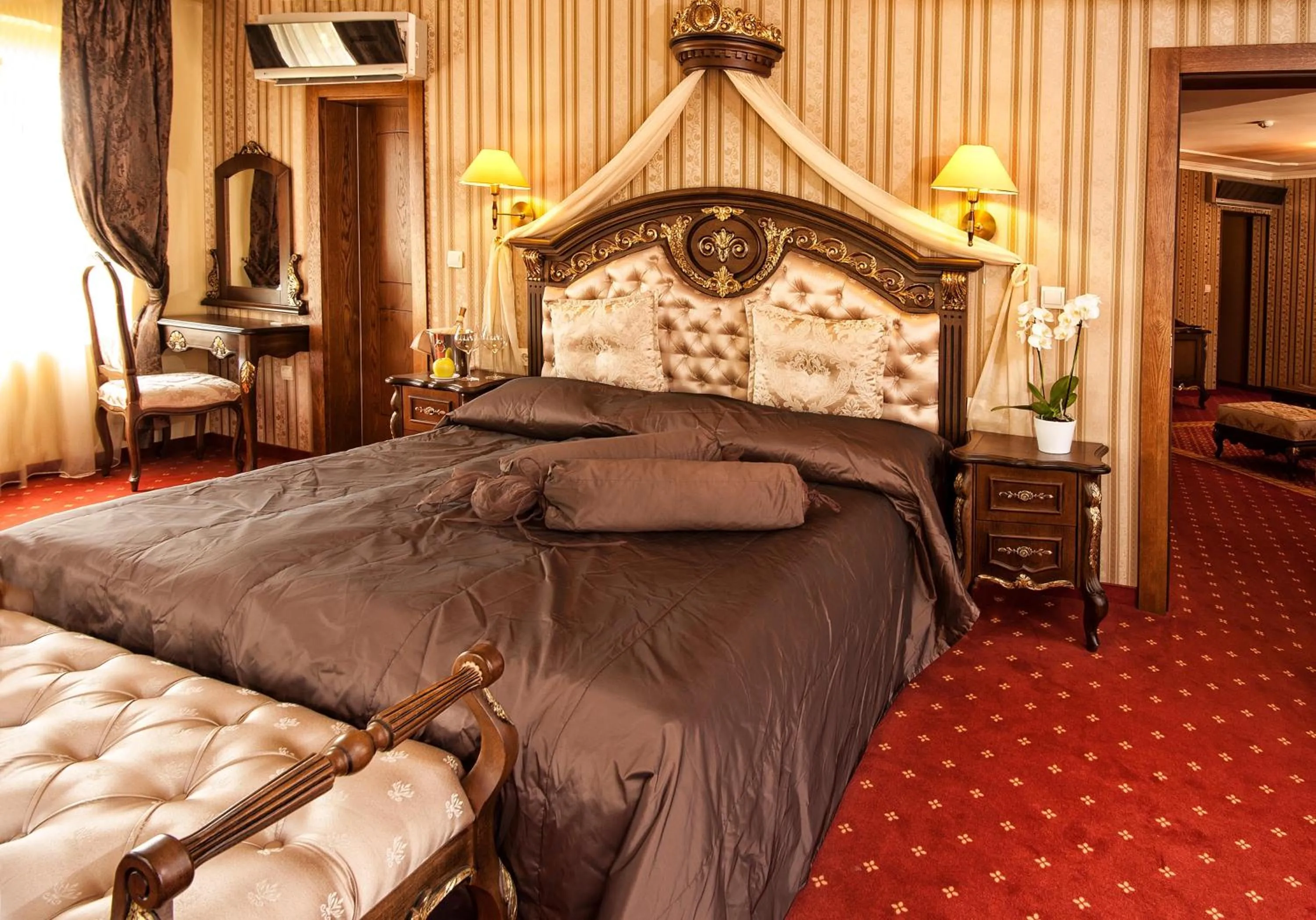 Bed in Hotel Chinar