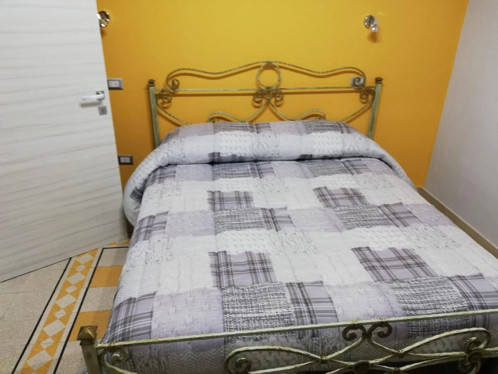 Bed in B&B Enjoy Ercolano