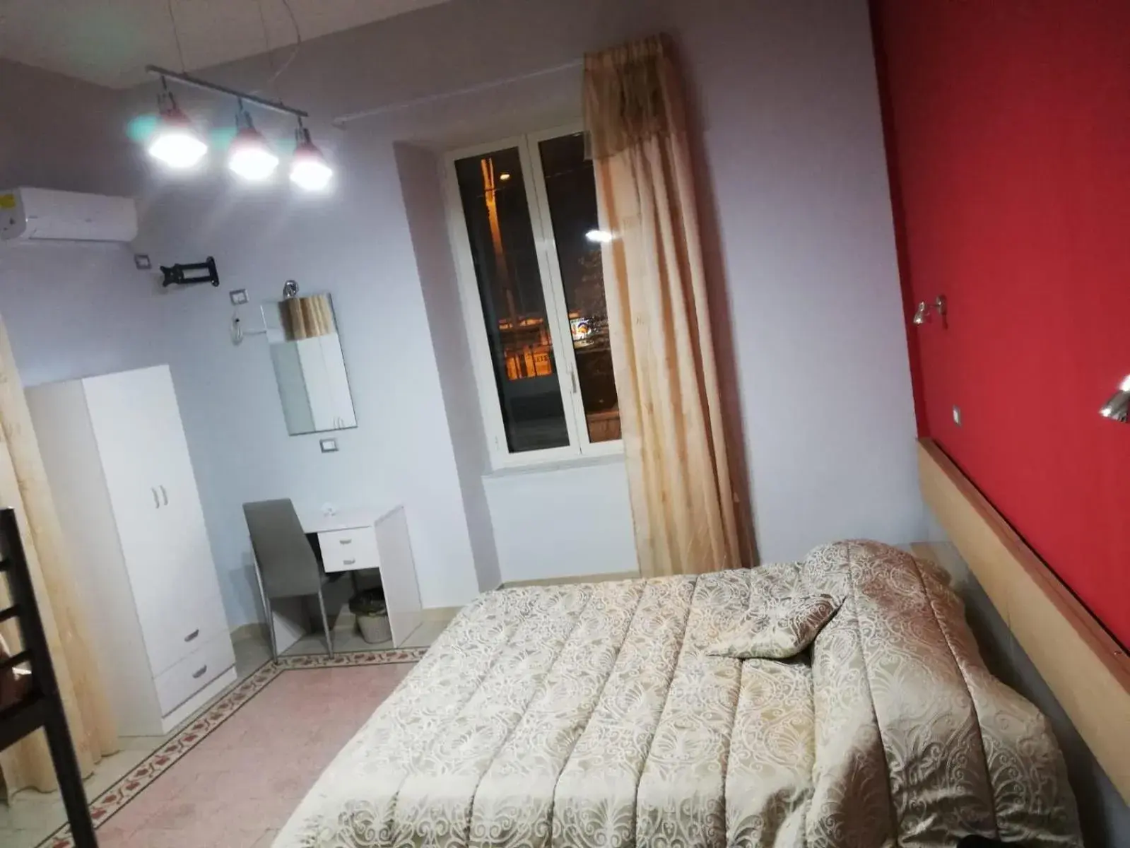 Double Room with Extra Beds and Shared Bathroom - single occupancy in B&B Enjoy Ercolano Double Room with Extra Beds and Shared Bathroom - single occupancy in B&B Enjoy Ercolano