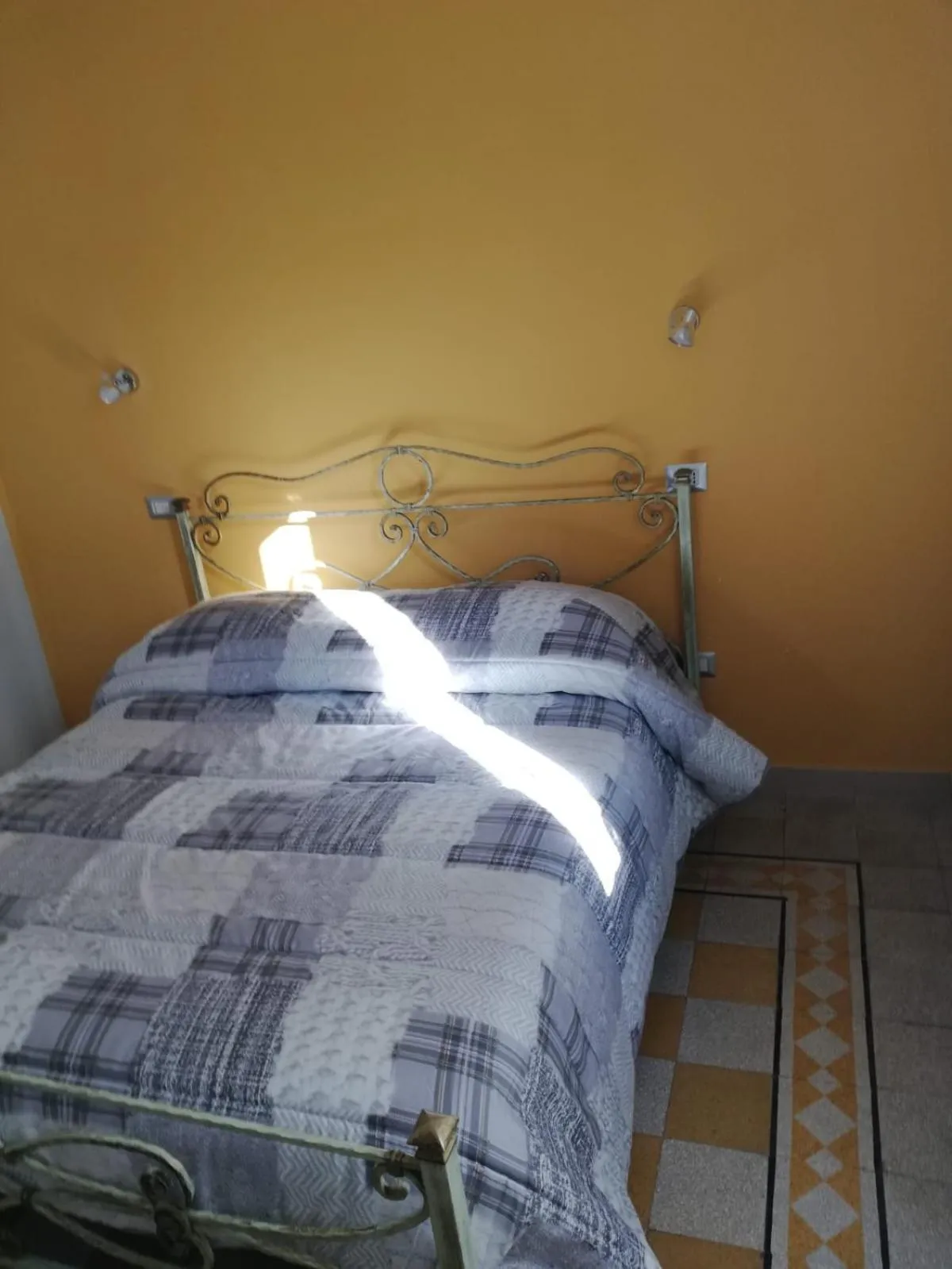Bed in B&B Enjoy Ercolano