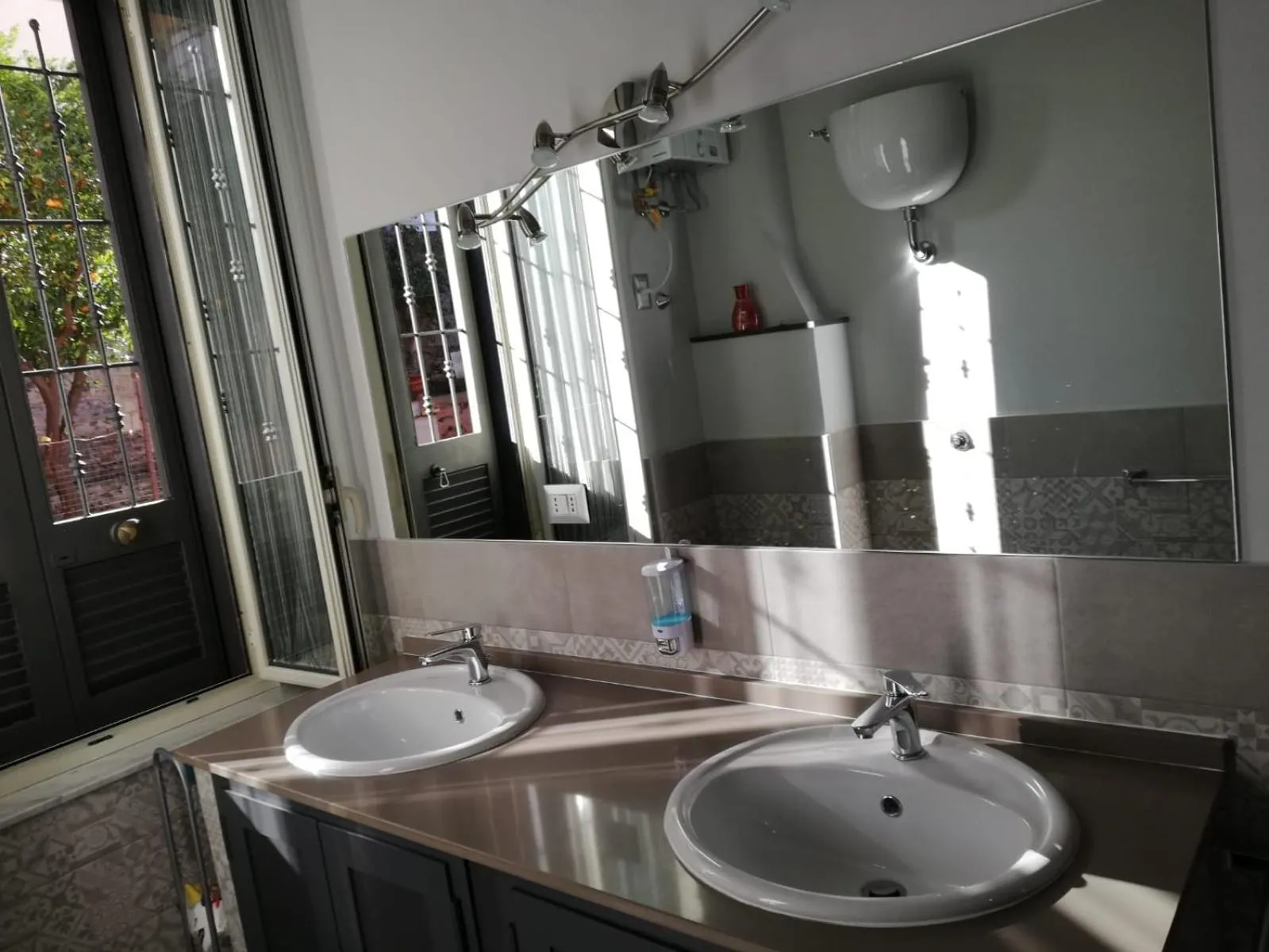 Bathroom in B&B Enjoy Ercolano