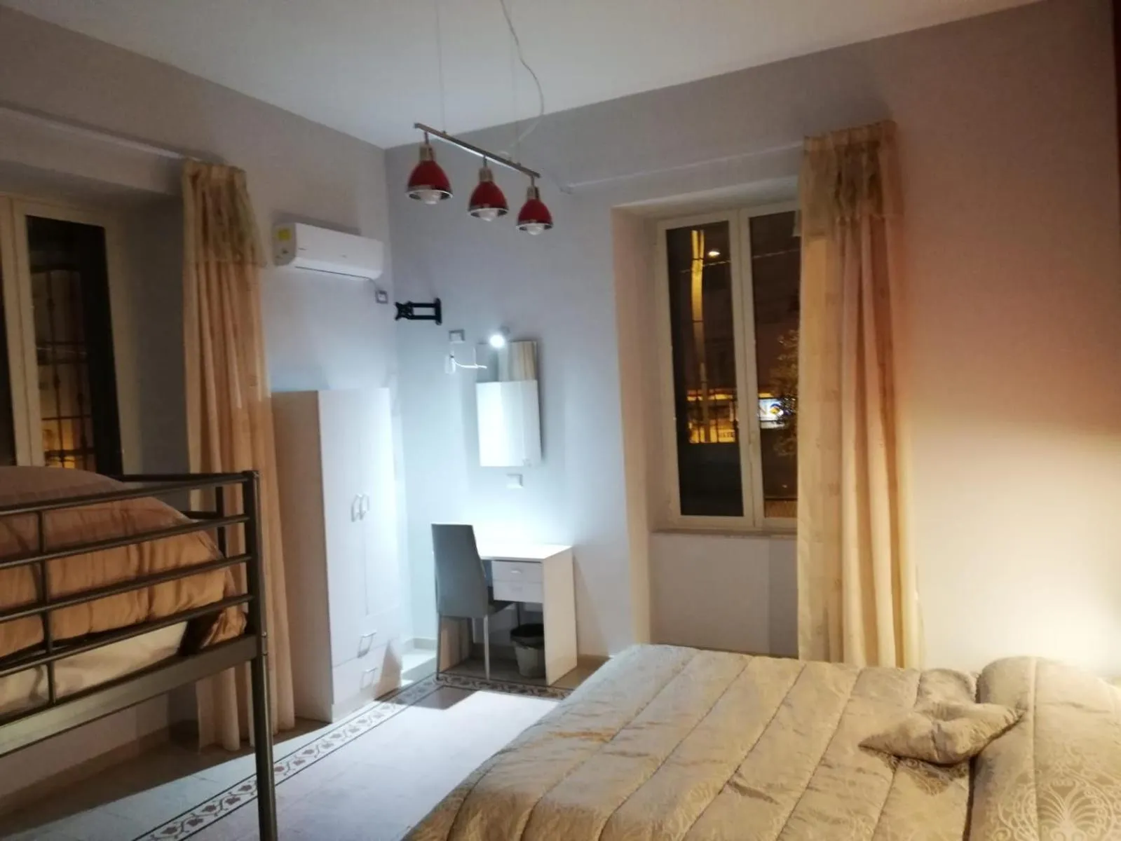 Bed in B&B Enjoy Ercolano