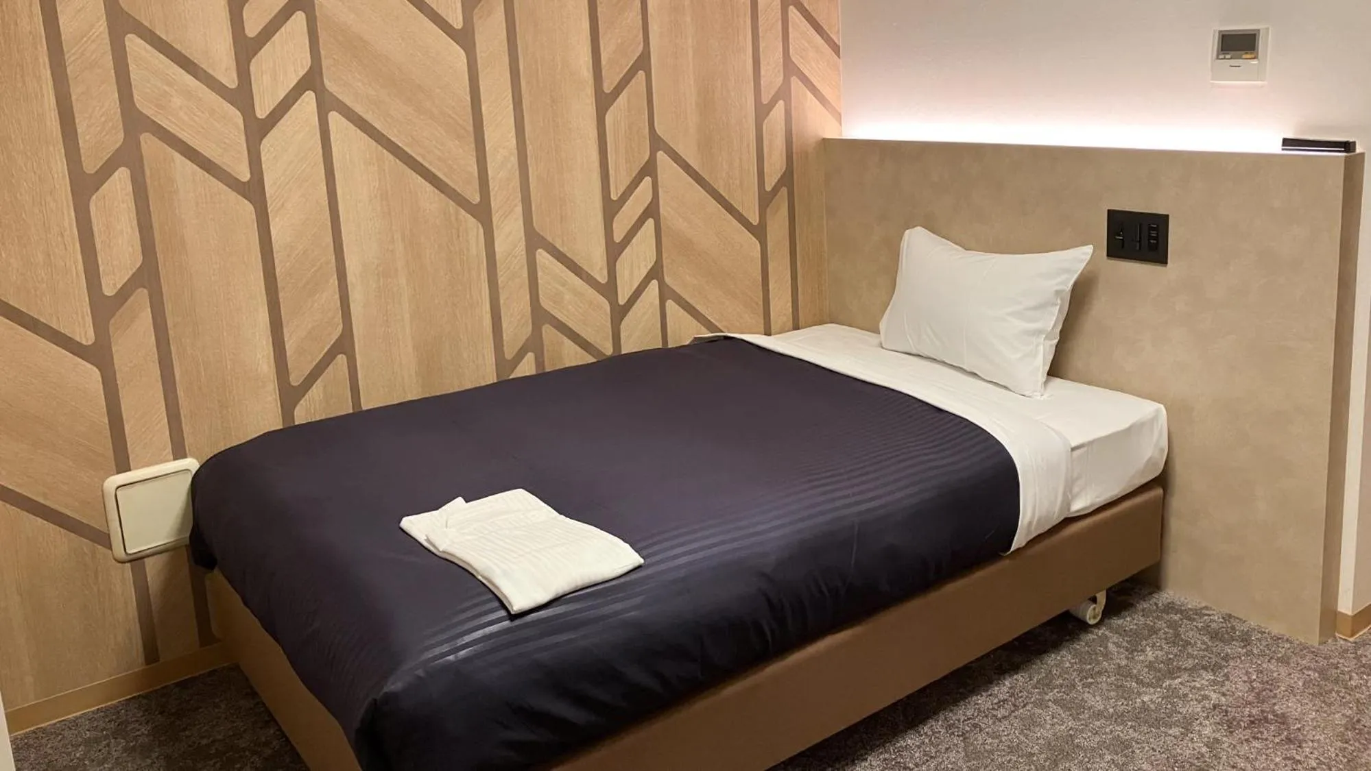 Bed in HOTEL LiVEMAX BUDGET Shinbashi