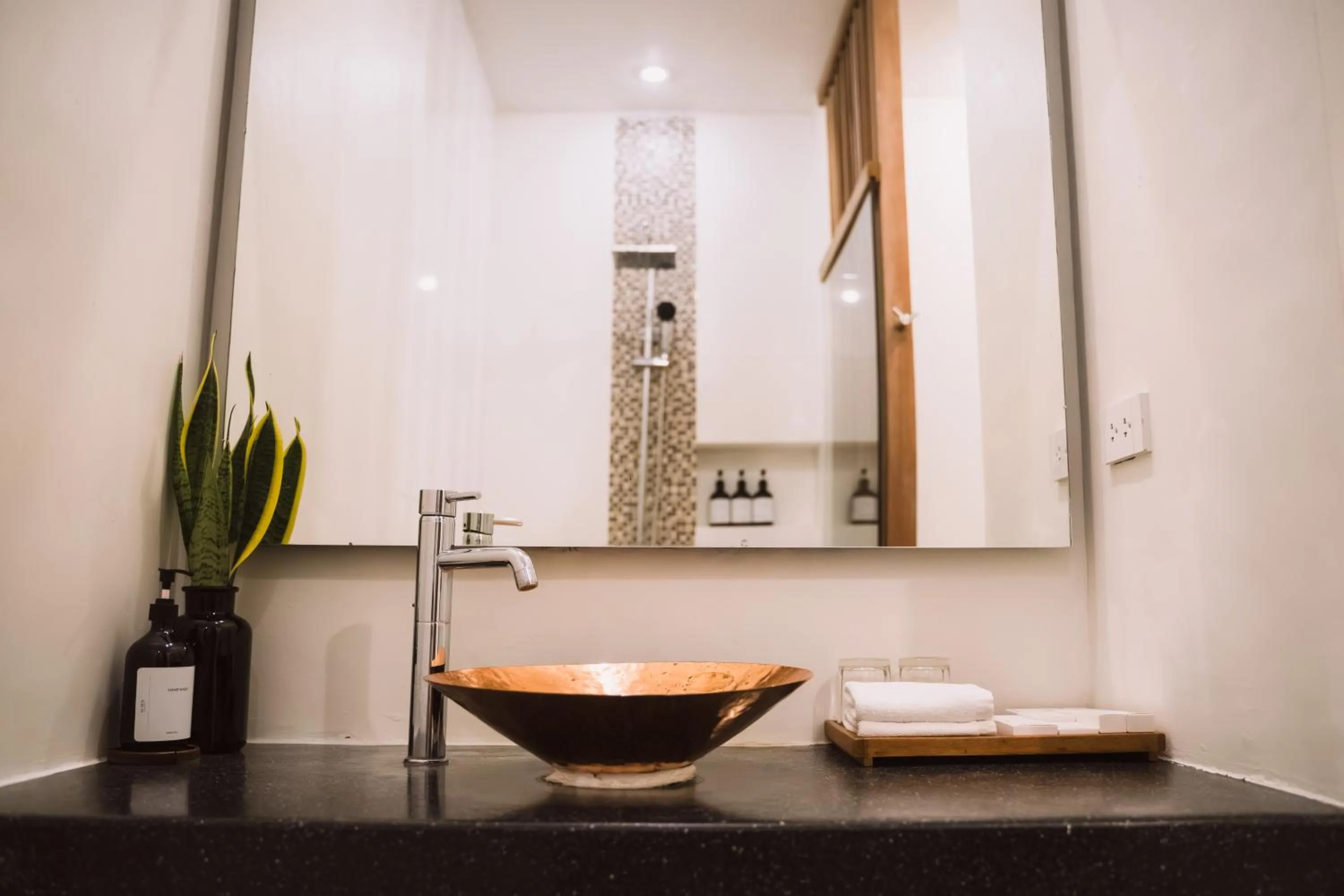 Shower in Le Sen Boutique Hotel