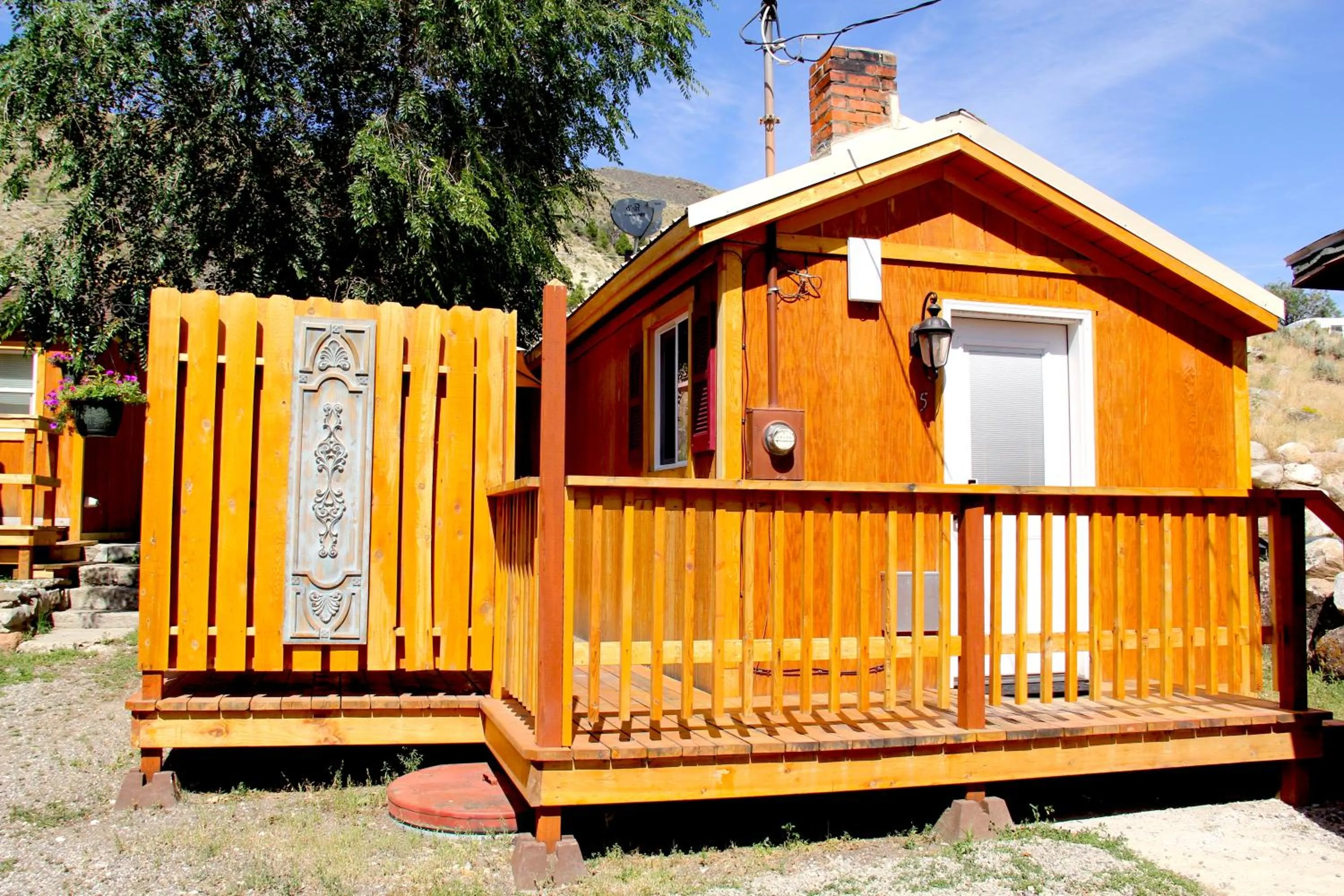 Yellowstone's Treasure Cabins