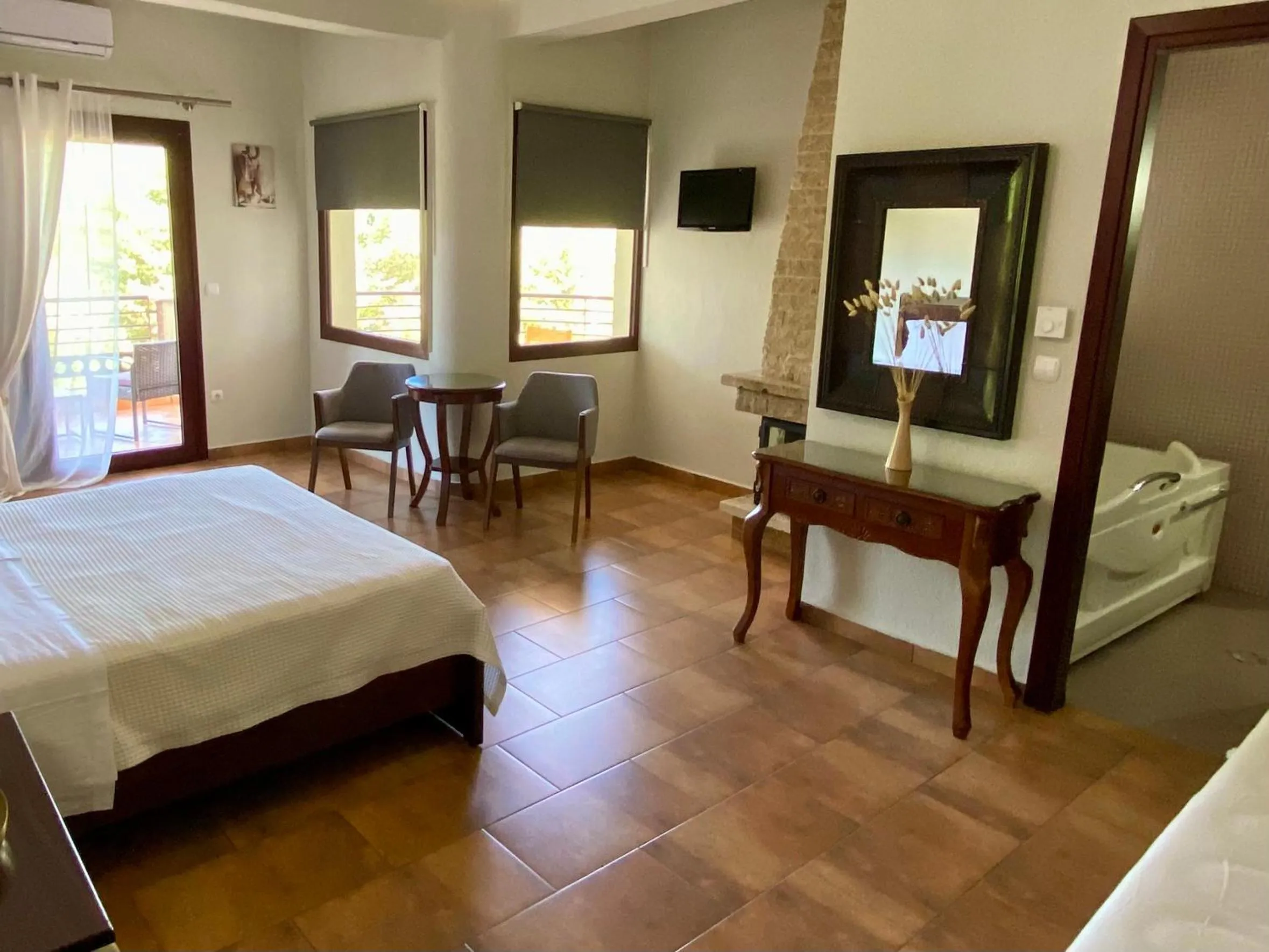 Bed in Gea Kaimaktsalan Hotel & Spa