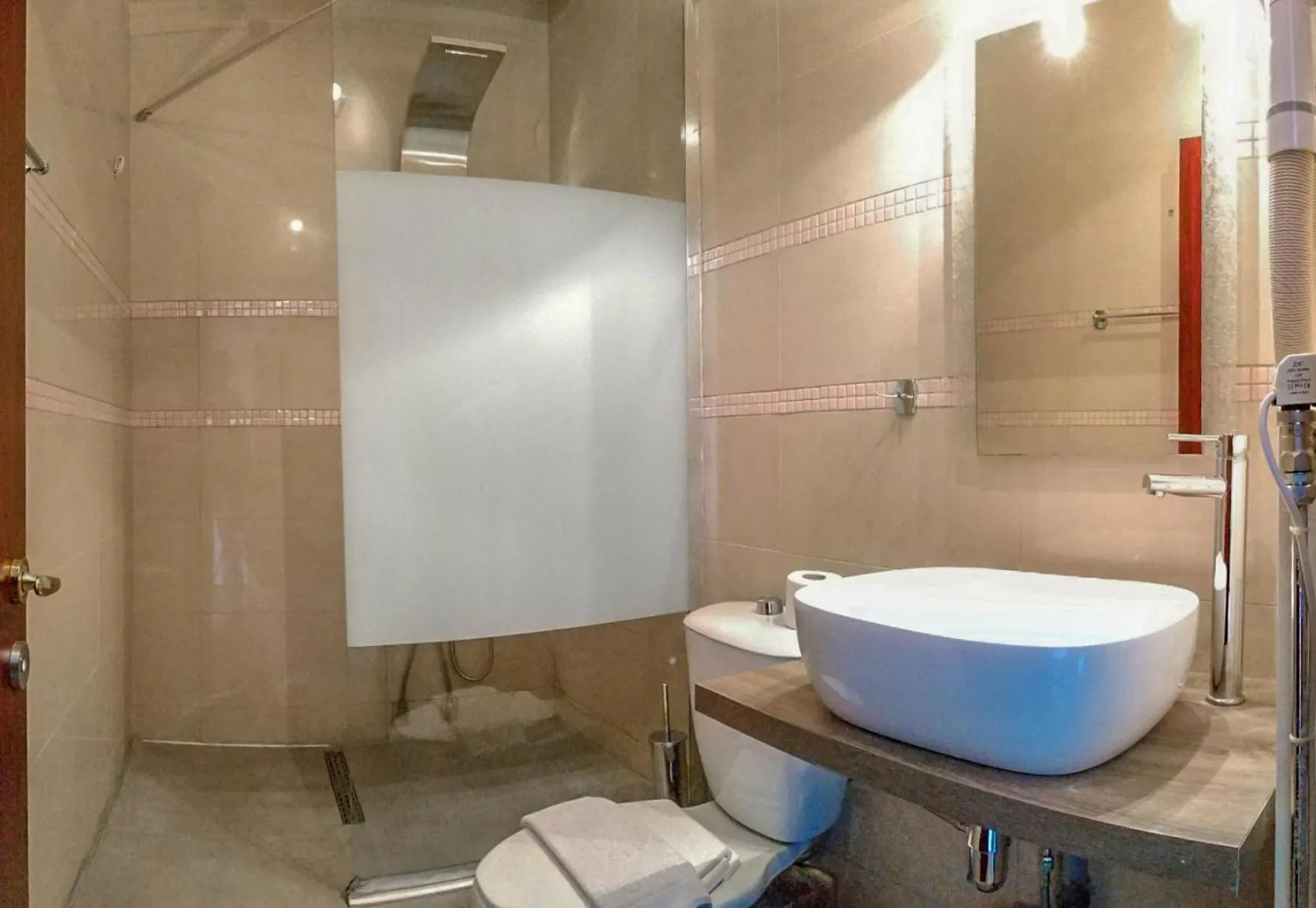 Bathroom in Gea Kaimaktsalan Hotel & Spa