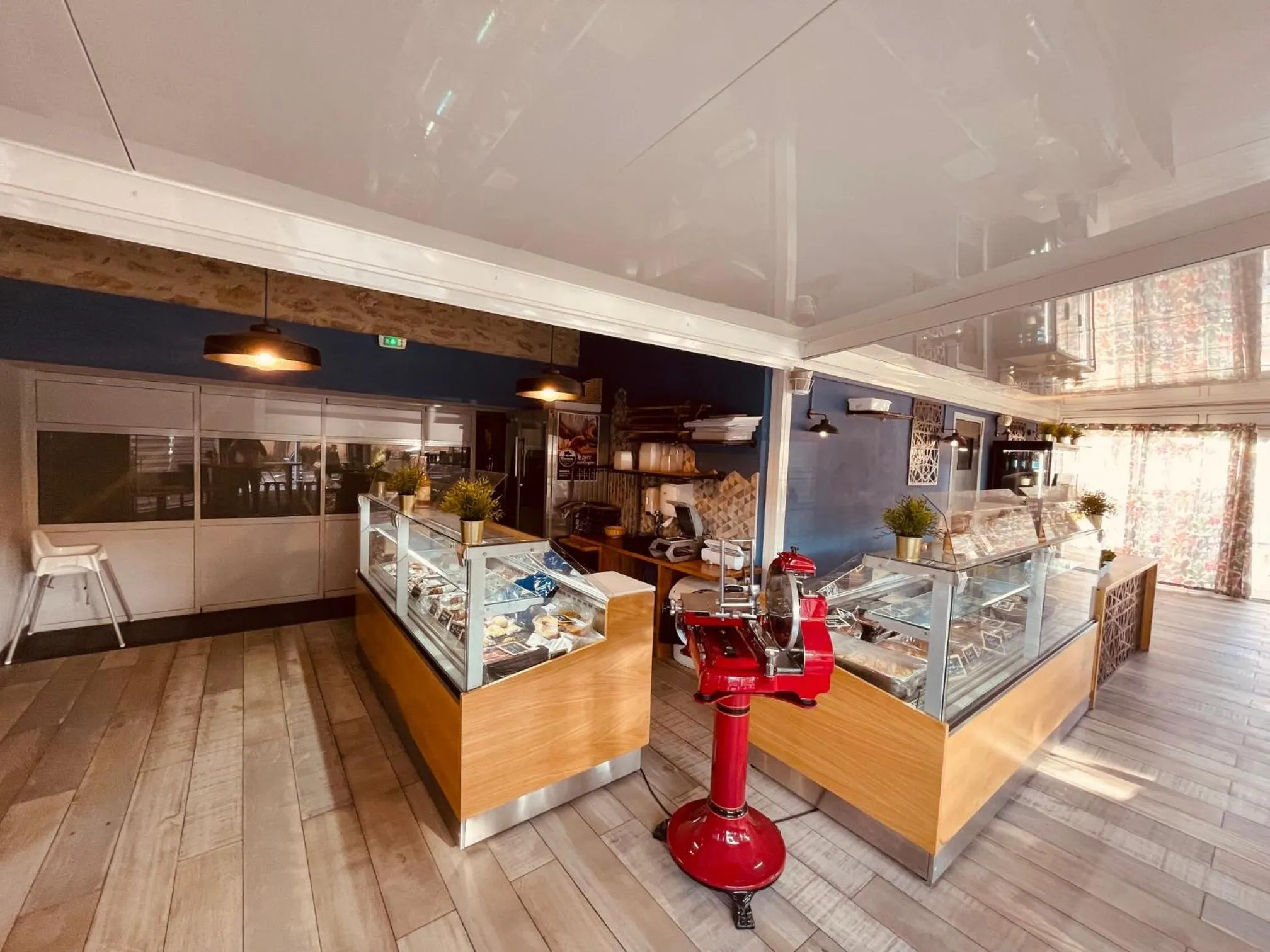 On-site shops in Hotel Saint Germain