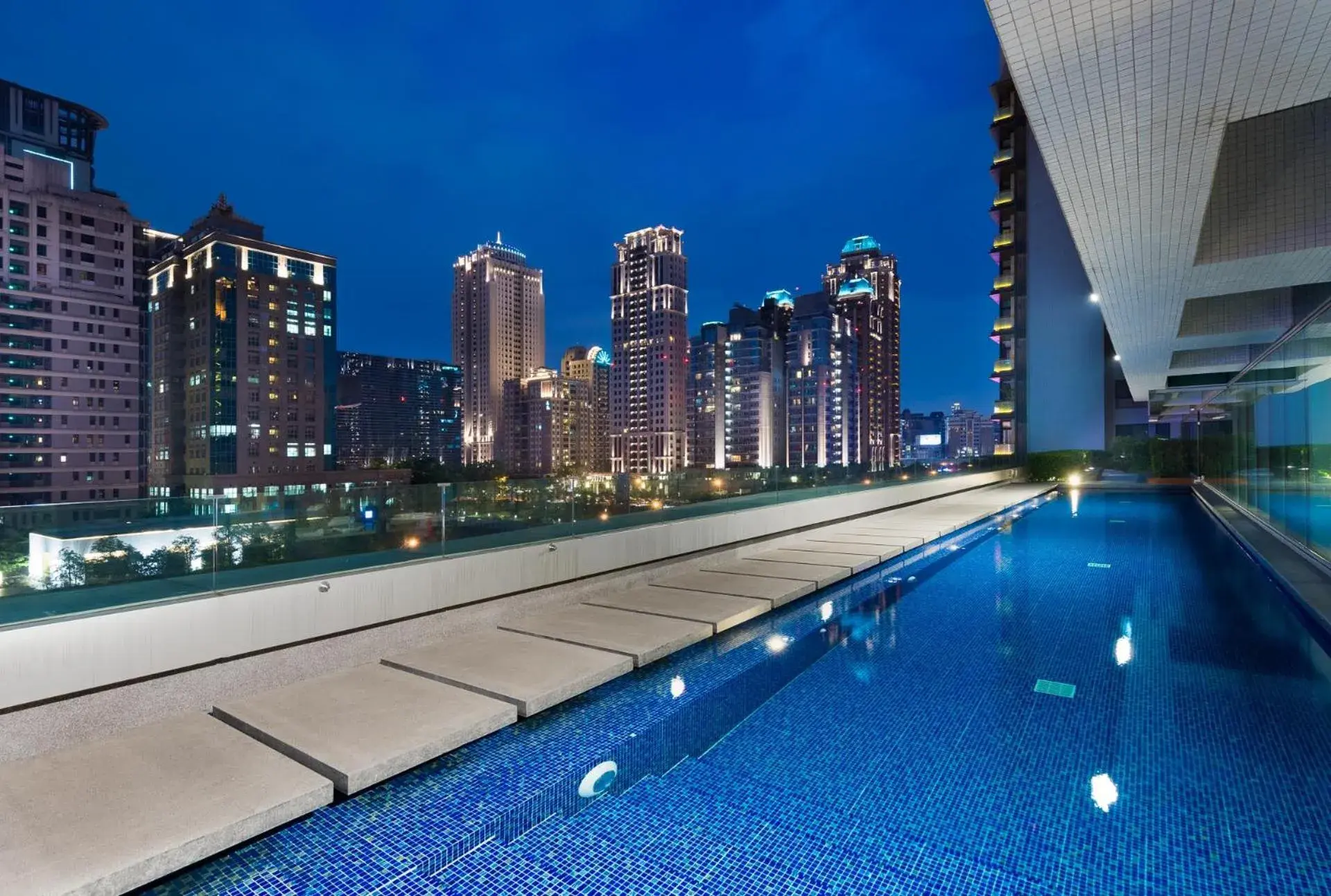 Swimming pool in Millennium Hotel Taichung Swimming pool in Millennium Hotel Taichung