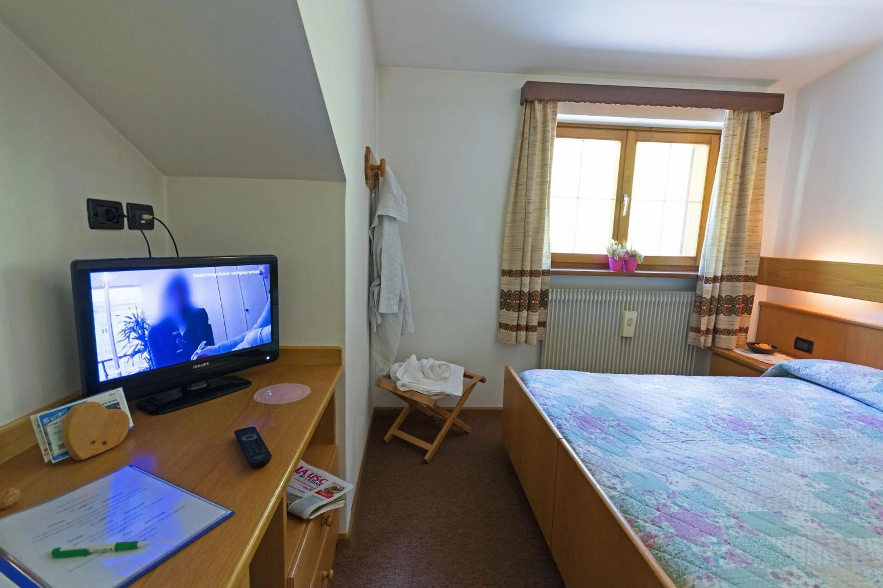 Photo of the whole room, Bed in Hotel De Fronz
