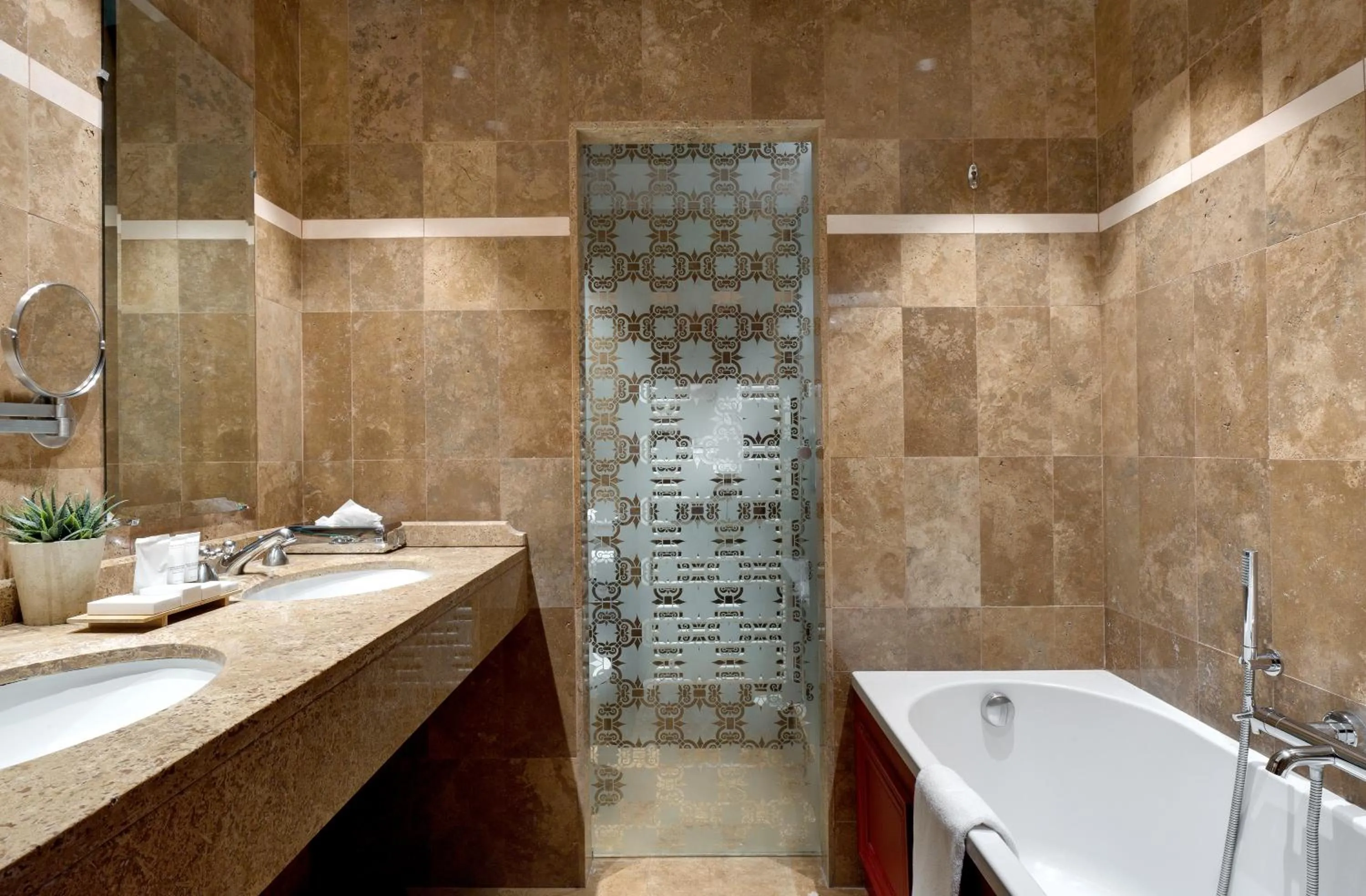 Bathroom in Hôtel du Château & Spa - Teritoria