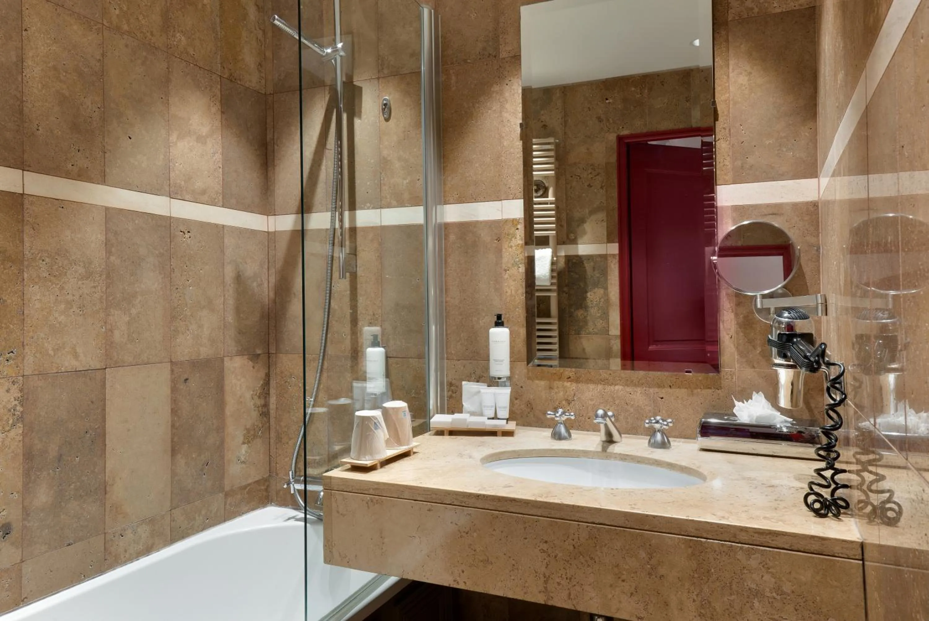 Shower in Hôtel du Château & Spa - Teritoria