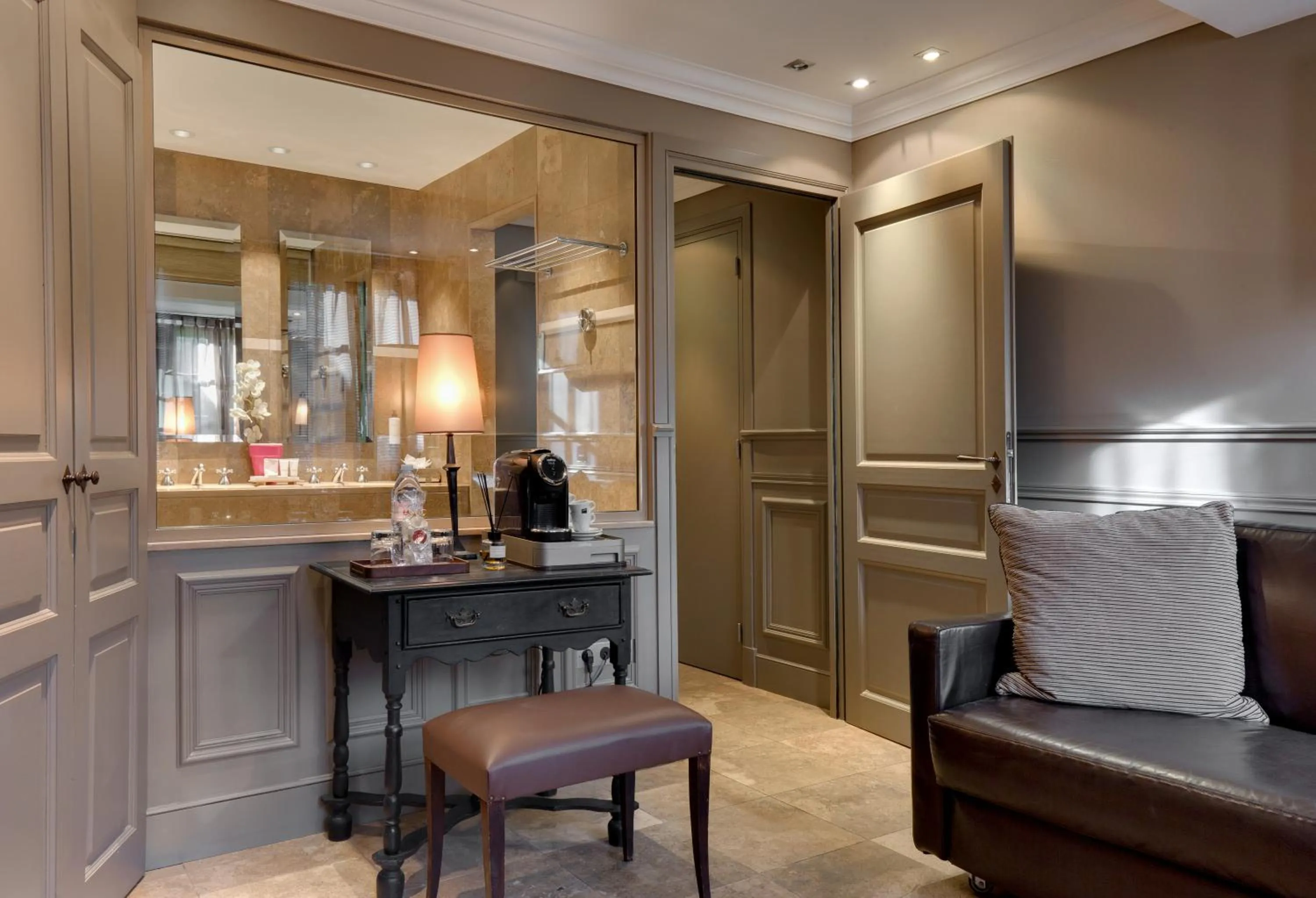 Bathroom in Hôtel du Château & Spa - Teritoria