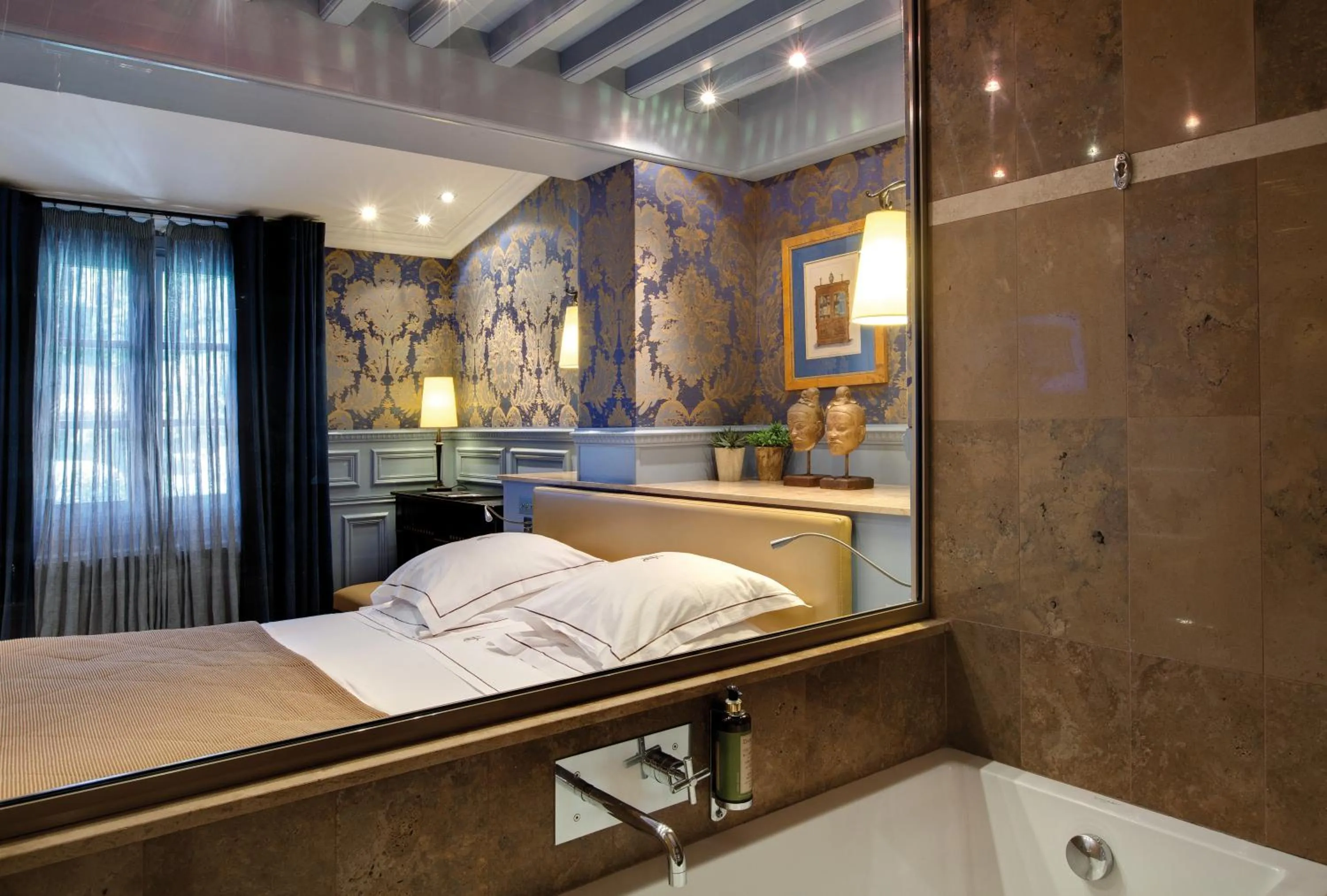 Photo of the whole room, Bed in Hôtel du Château & Spa - Teritoria