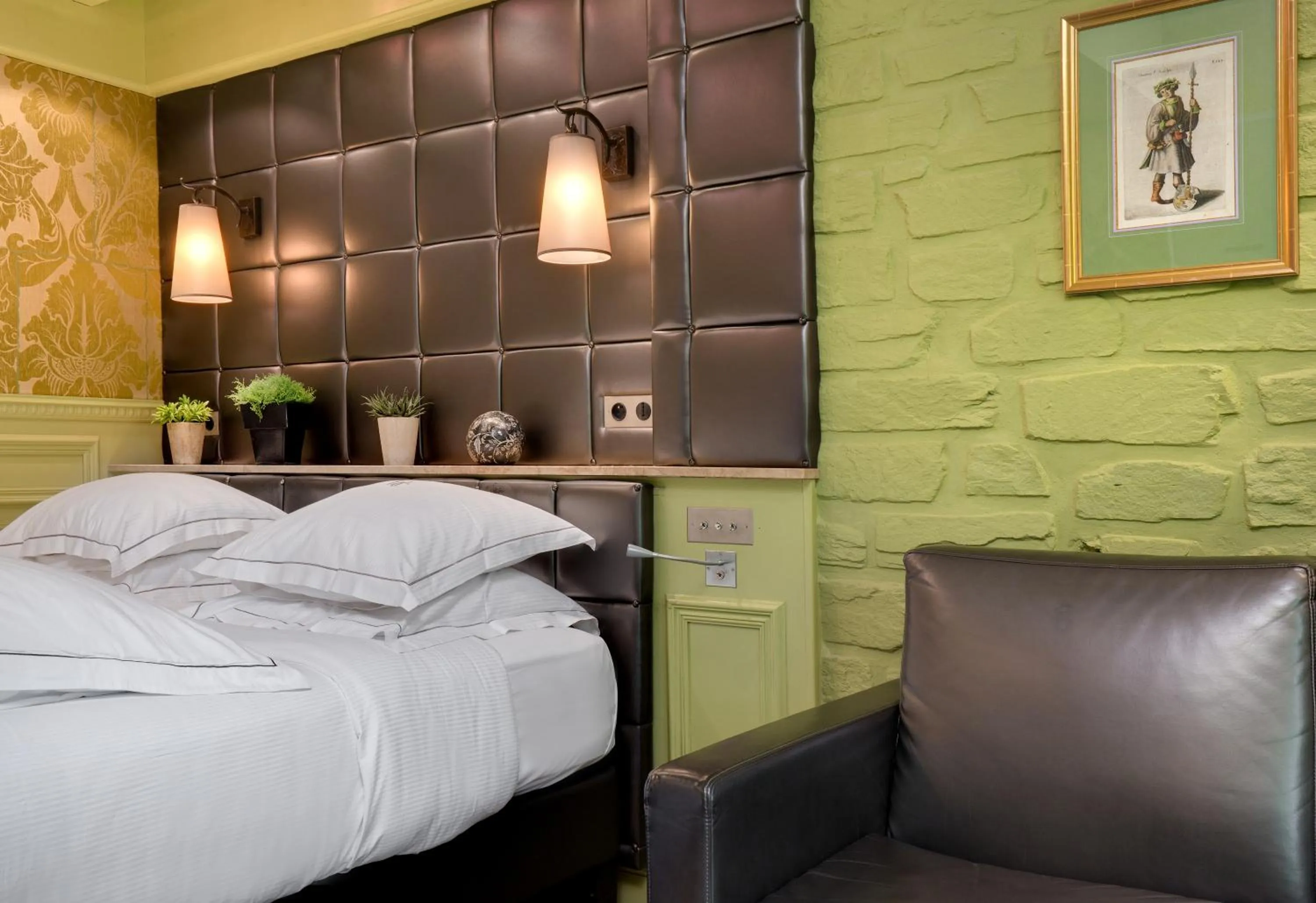 Decorative detail, Bed in Hôtel du Château & Spa - Teritoria